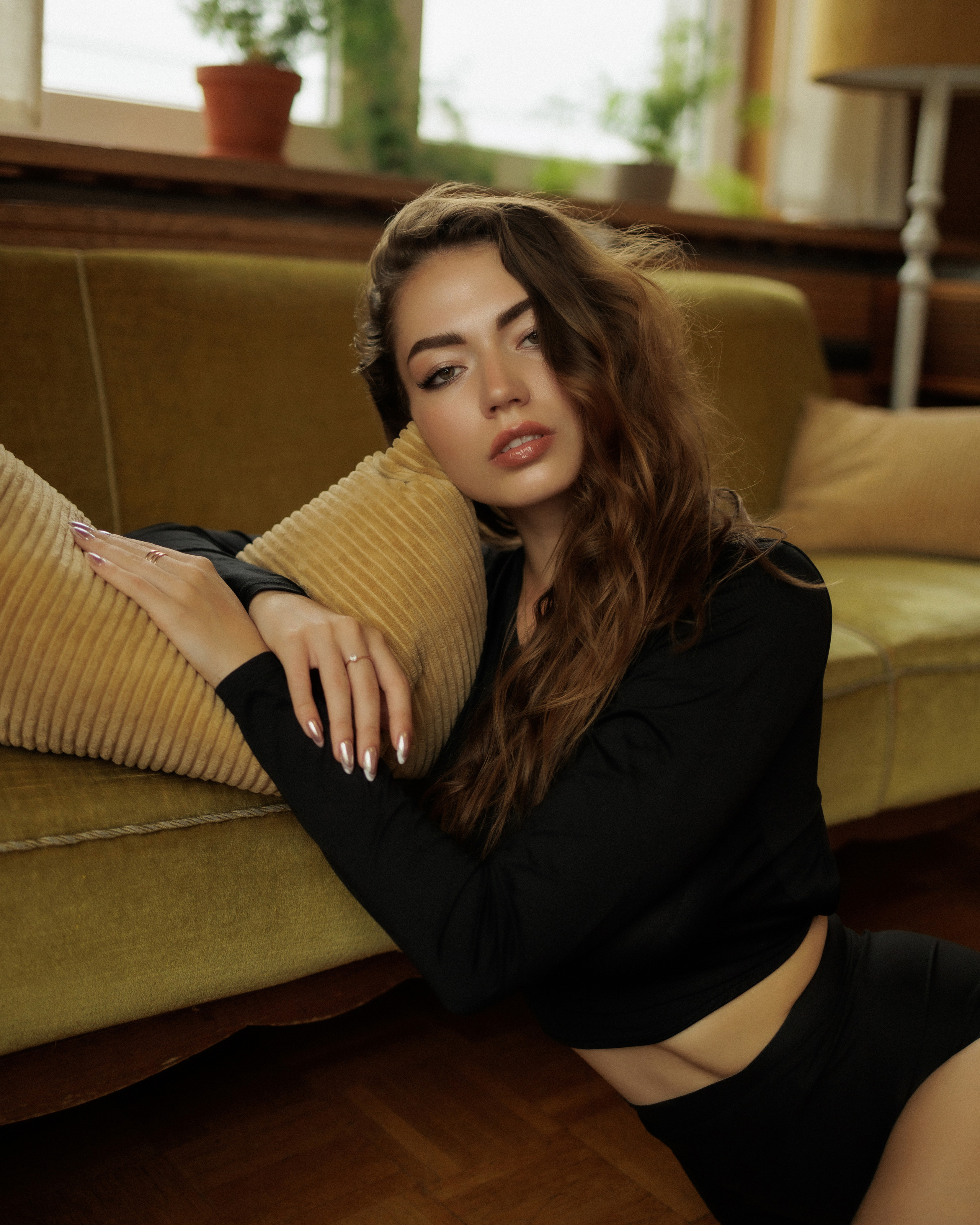 Bold Confidence — Editorial Indoor Portraits in Black. Feminine, Strong & Cinematic. Kristina Kozheltsova- Soulful Portrait&Lifestyle&Love Story Photographer in Leipzig, Germany