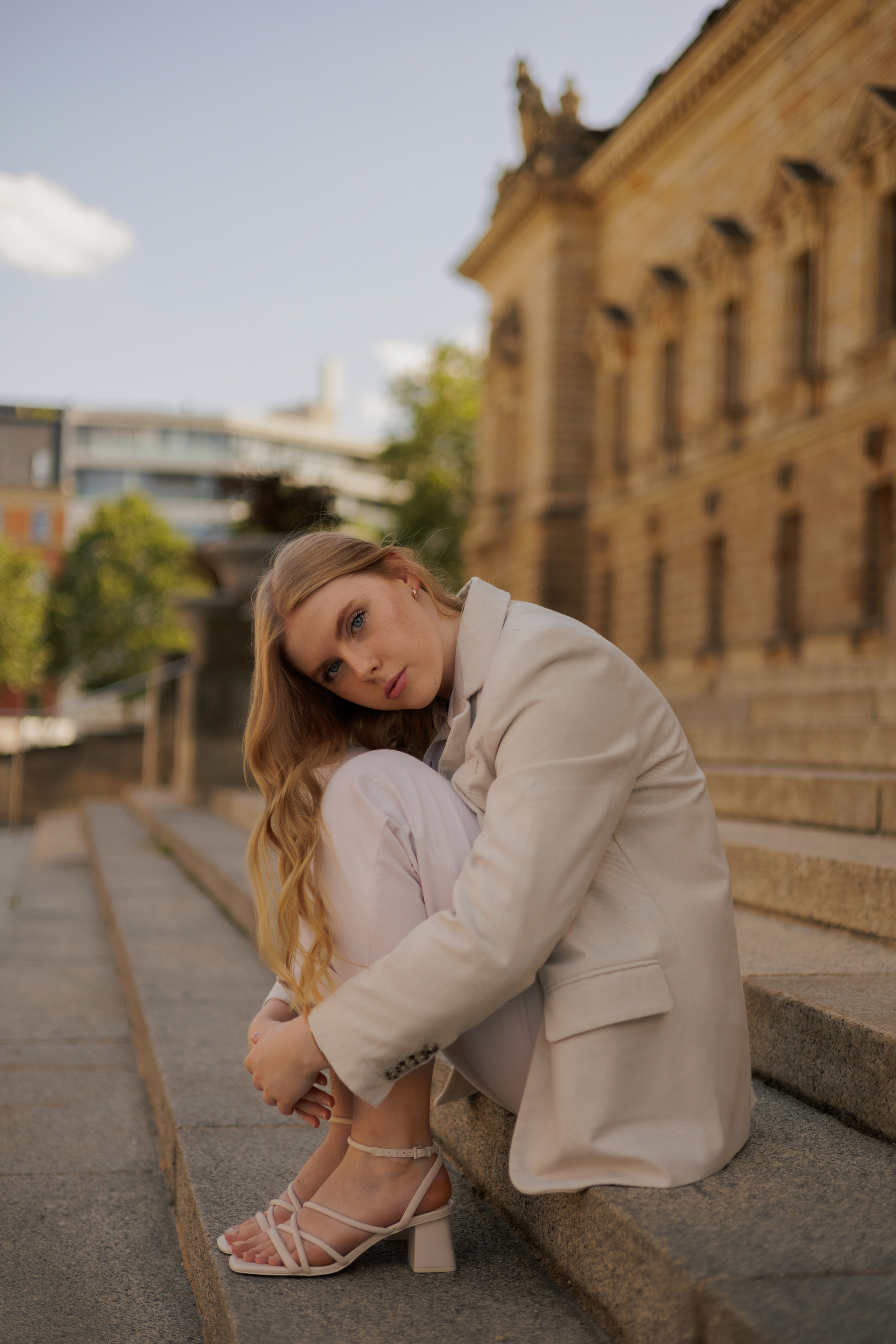 Light Confidence — City Portraits in Summer Sunlight. Elegant, Fresh & Natural. Kristina Kozheltsova- Soulful Portrait&Lifestyle&Love Story Photographer in Leipzig, Germany