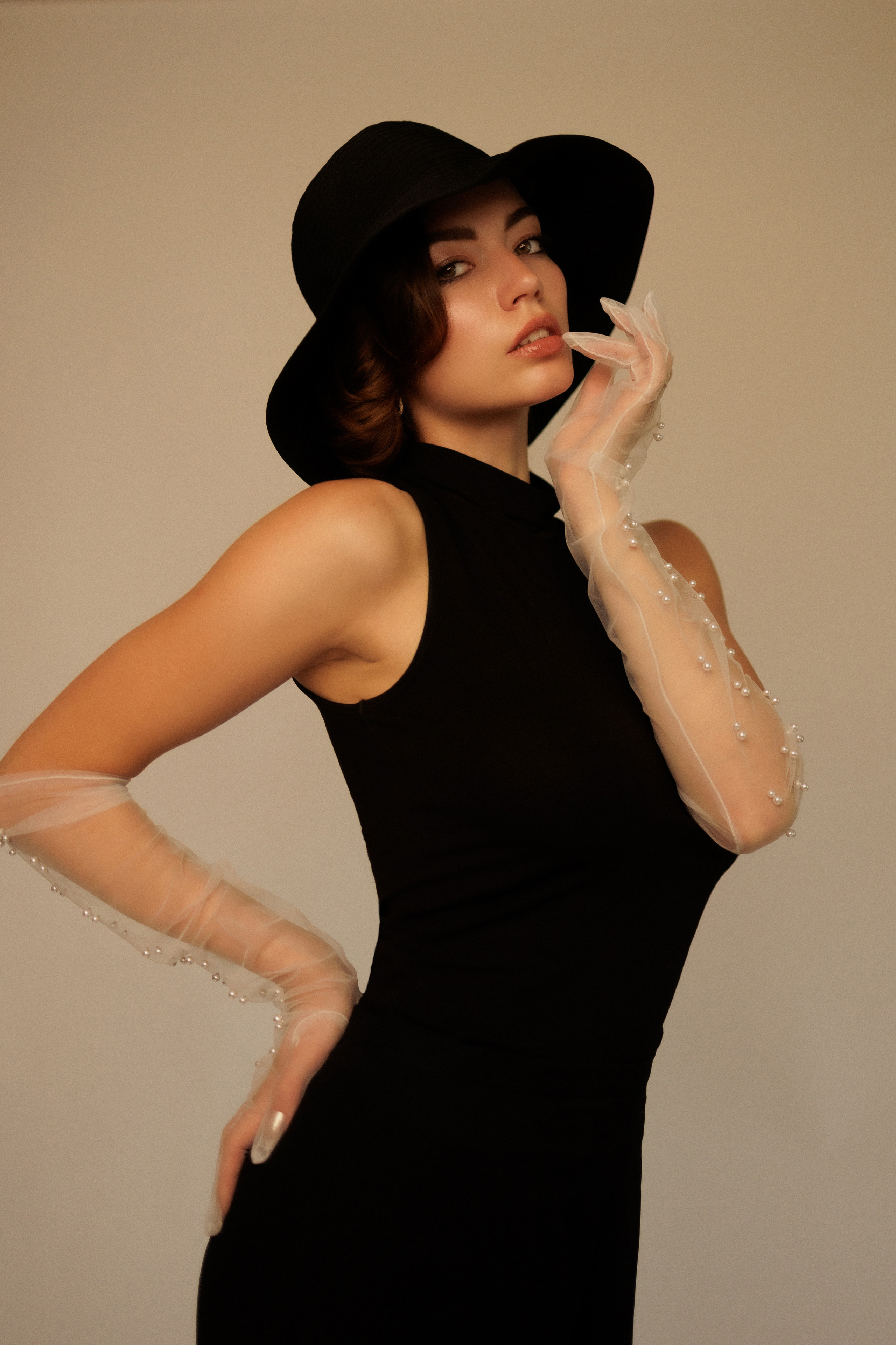 Bold Confidence — Editorial Indoor Portraits in Black. Feminine, Strong & Cinematic. Kristina Kozheltsova- Soulful Portrait&Lifestyle&Love Story Photographer in Leipzig, Germany