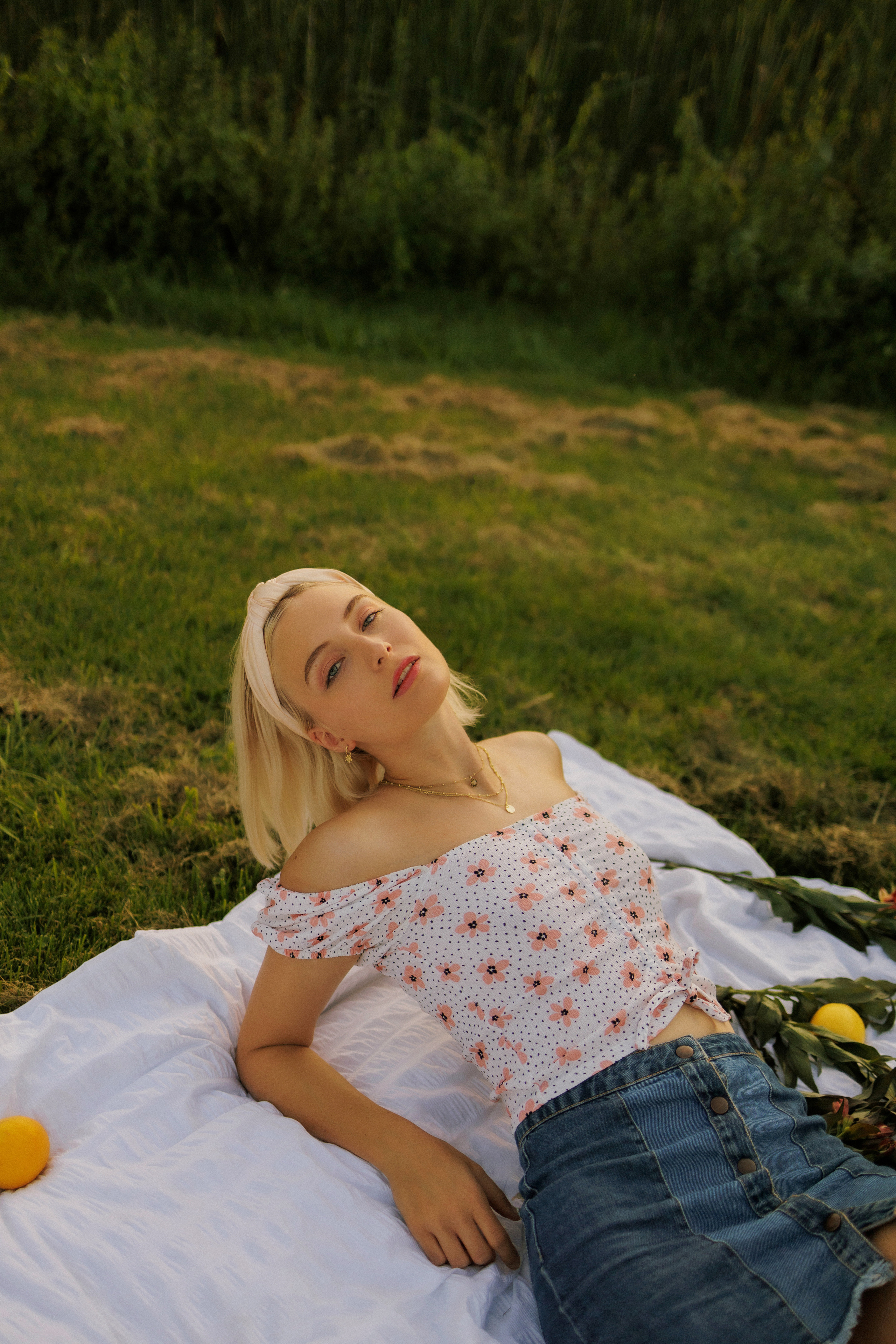 Golden Hour Picnic — Outdoor Portraits in Natural Light | Fresh, Feminine & Dreamy. Kristina Kozheltsova- Soulful Portrait&Lifestyle&Love Story Photographer in Leipzig, Germany