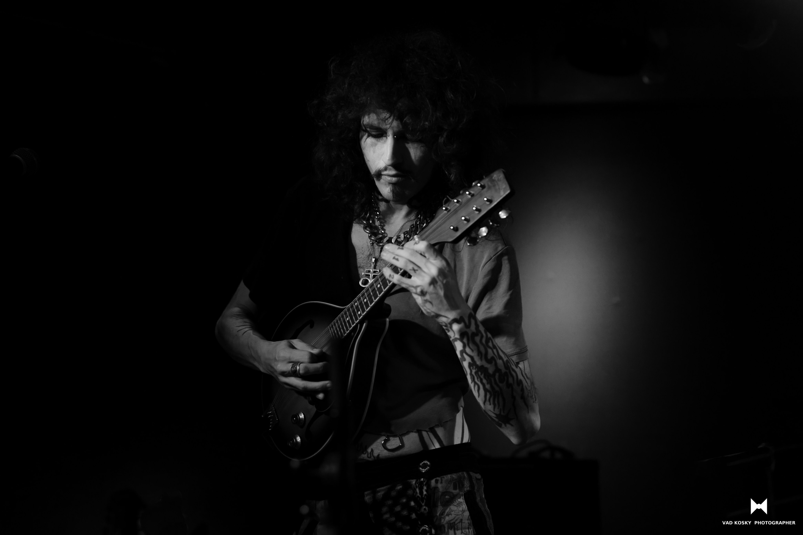 Crimson bass — Mary Bar Haifa 28.11.25. Vad Kosky Photographer