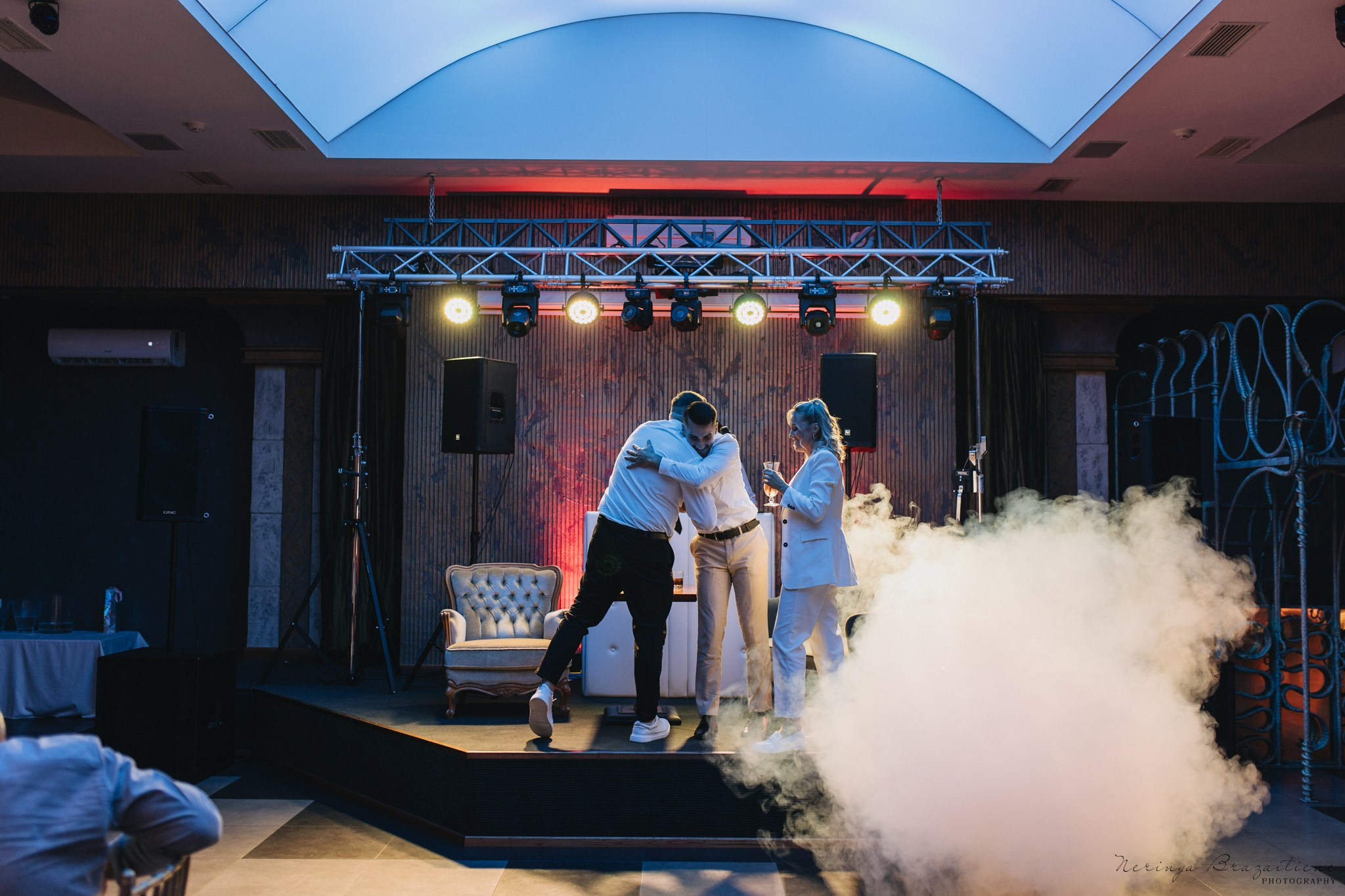 Vestuvinė fotosesija Kaune, Vienybės aikštėje, prie Lietuvos banko