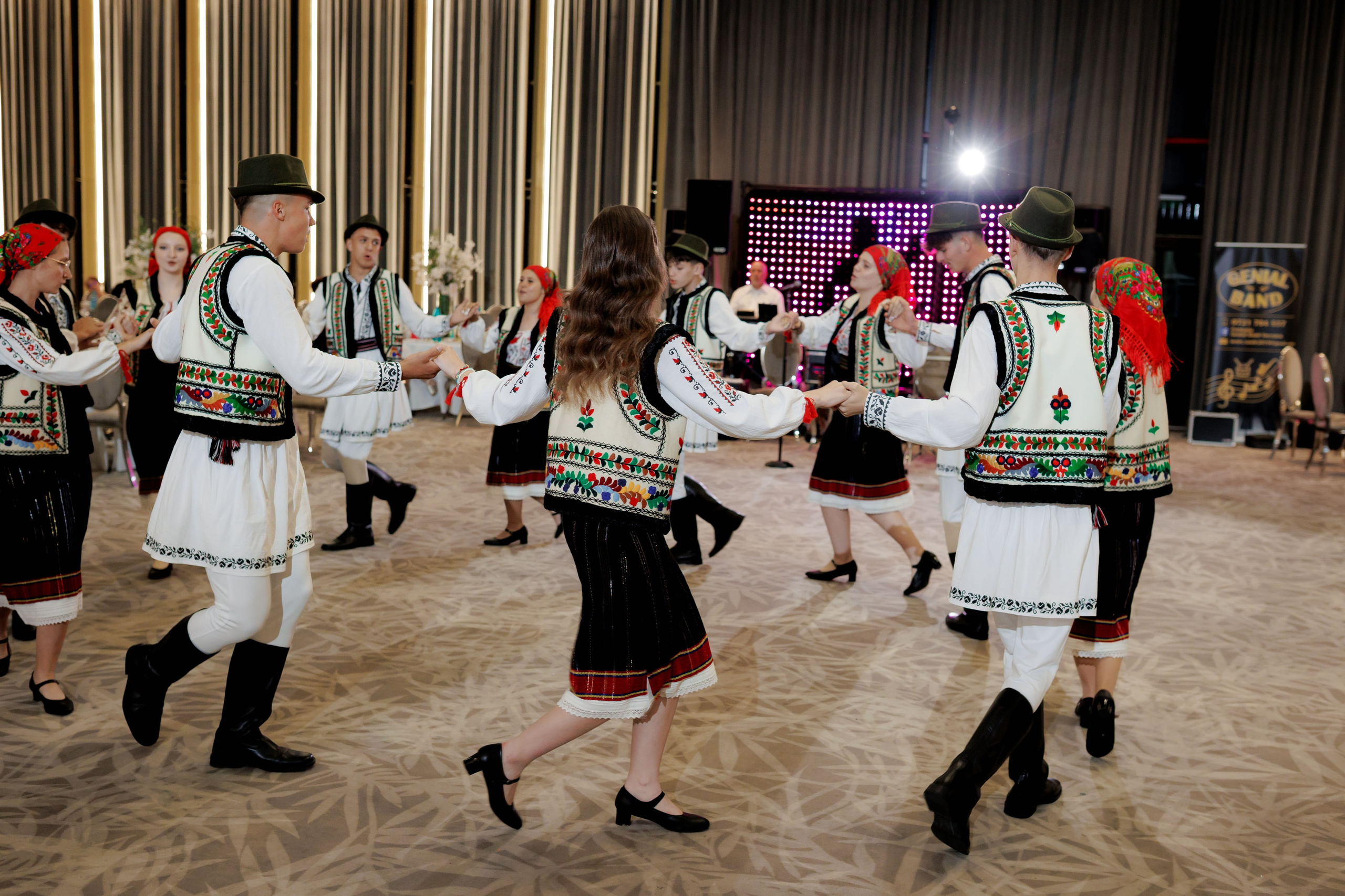 Nunta Nicoleta & Răzvan | Fotografie & Videografie Profesională. Servicii foto-video profesionale, pentru momente de neuitat