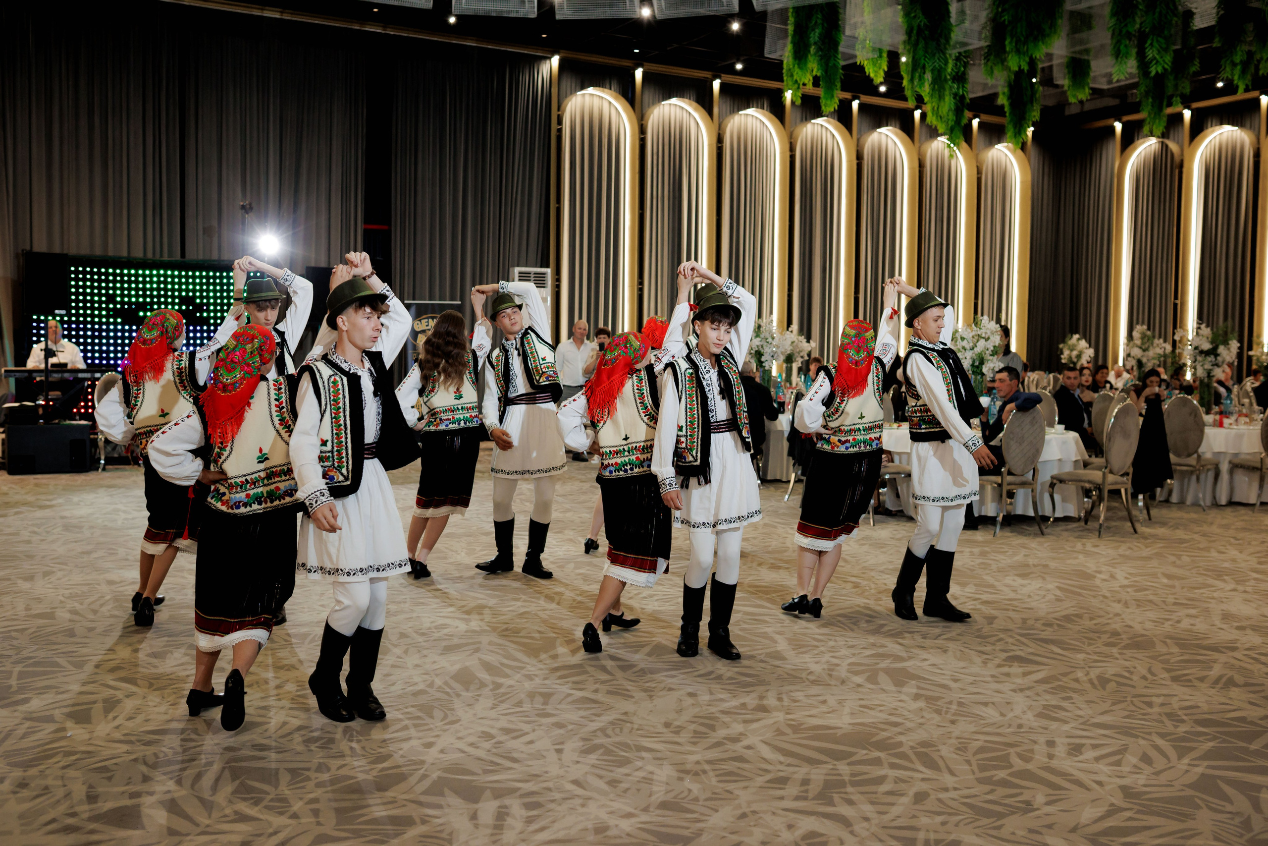 Nunta Nicoleta & Răzvan | Fotografie & Videografie Profesională. Servicii foto-video profesionale, pentru momente de neuitat