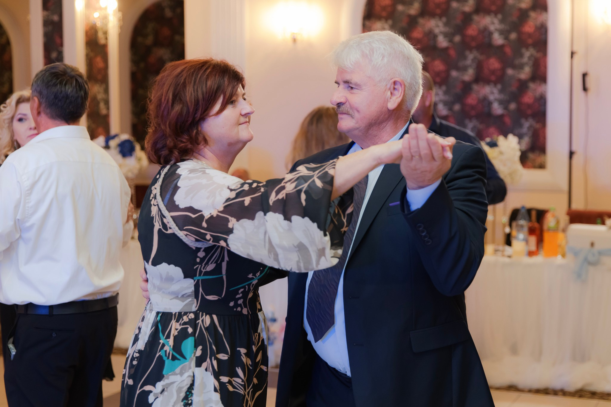 Mihai & Oana. Servicii foto-video profesionale, pentru momente de neuitat