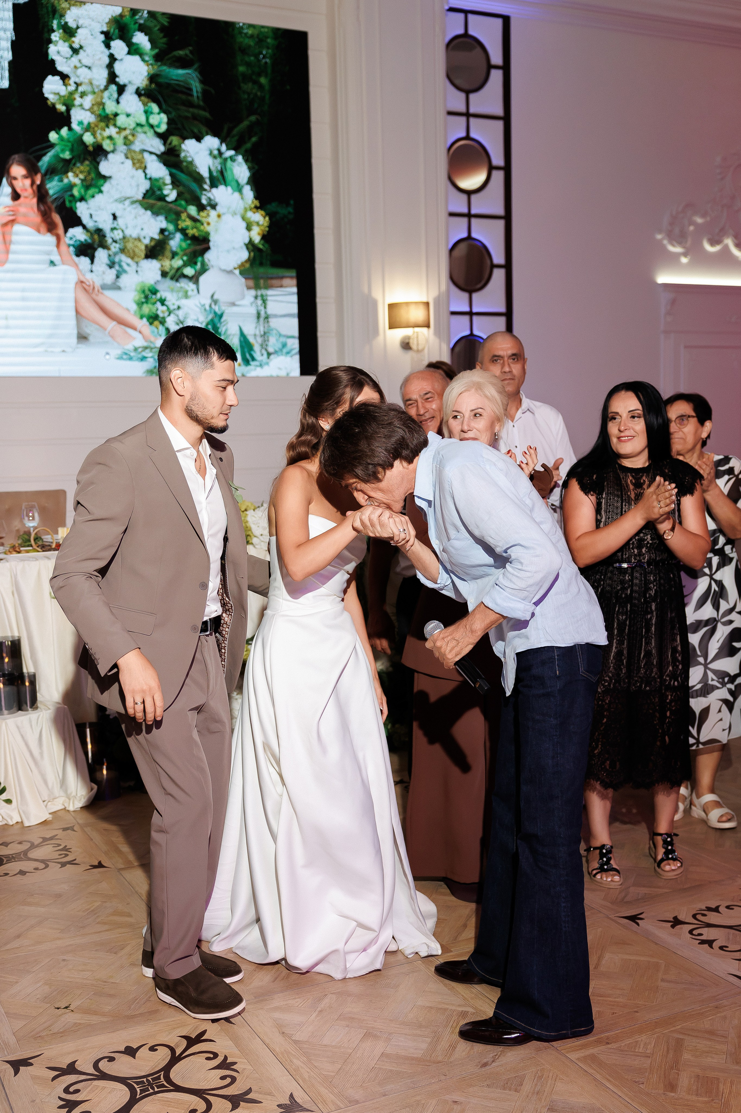 Eugen & Livia — Grand Elysee — Wedding Day. Servicii Foto și Video 067188353