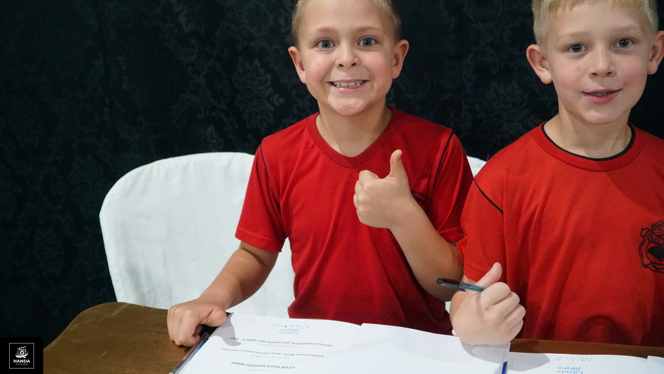 Noite autógrafos colégio Aurélio Buarque de Holanda. Handa Produções