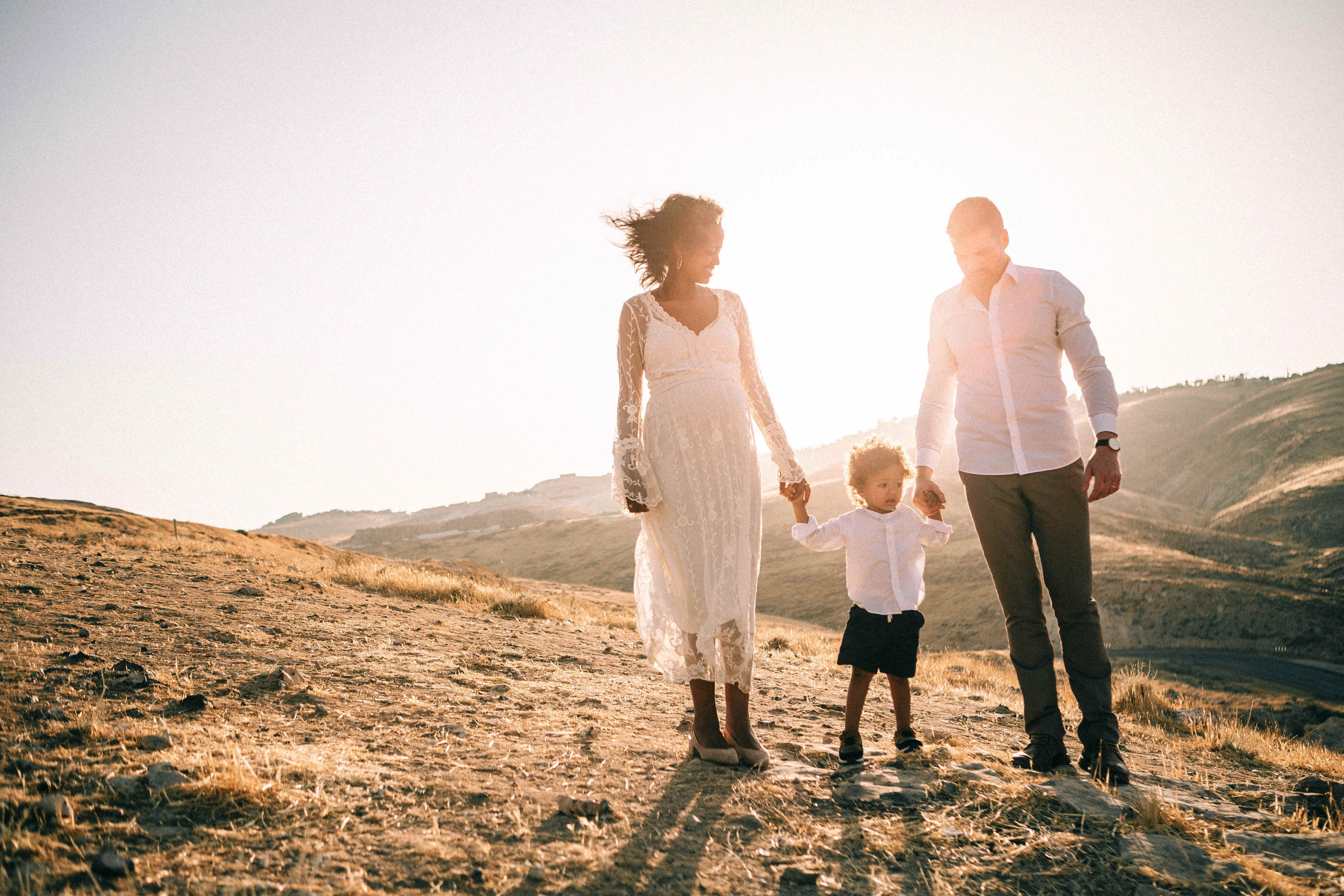 PHOTO SESSION IN THE DESERT NEAR MAALE ADUMIM. PHOTOGRAPHER IN ISRAEL