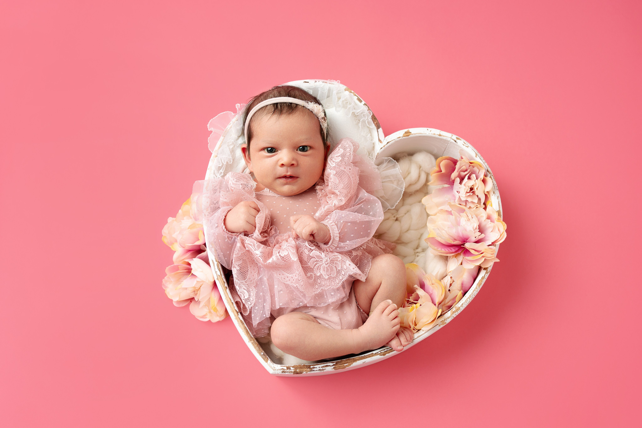 Professionelles Newbornfotoshooting in Augsburg. Neugeborenenfotografin und Retoucher in Augsburg Nastassia Schneider