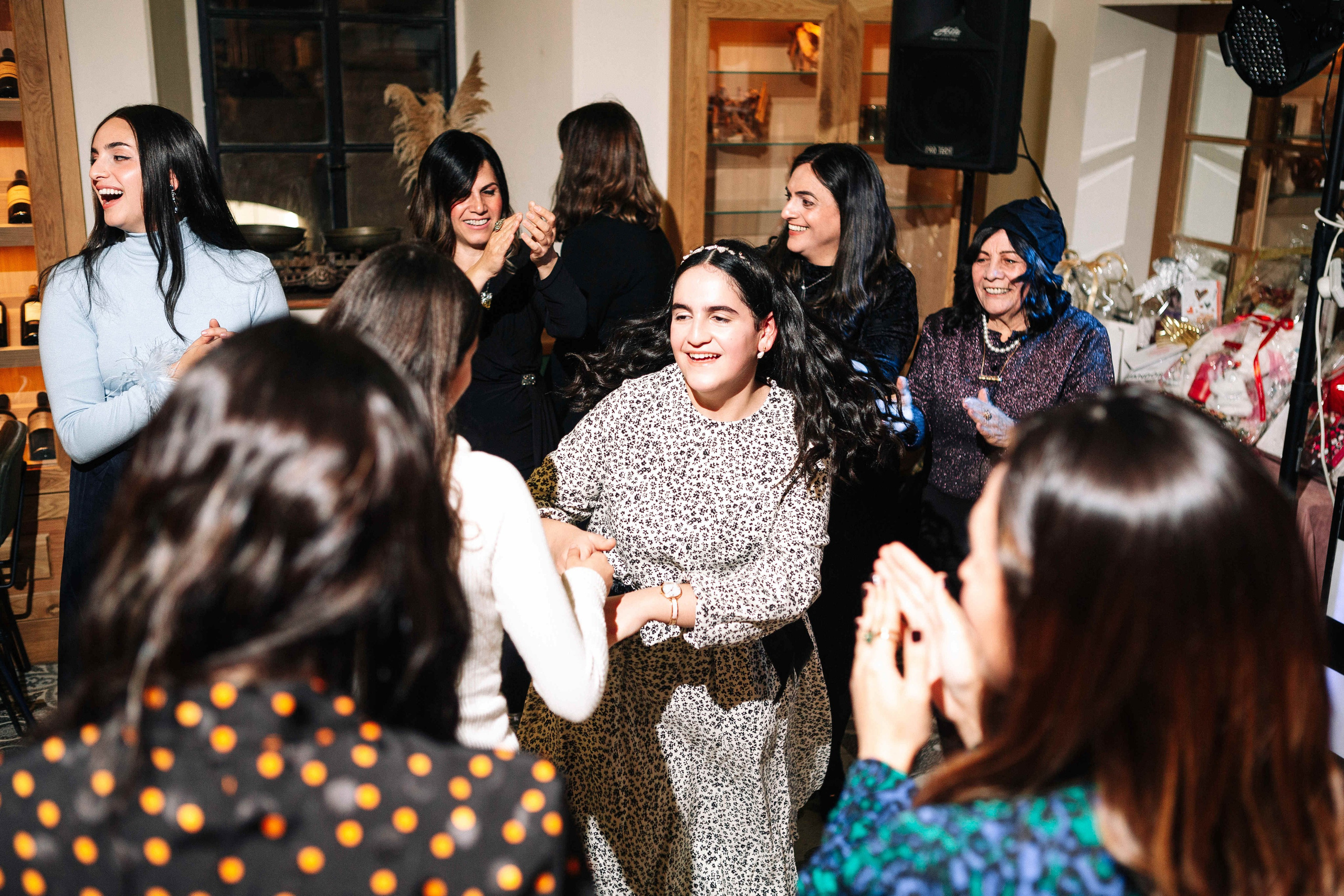 PARTY IN A RESTAURANT WITH THE WHOLE FAMILY. Https://shi-photo.com/