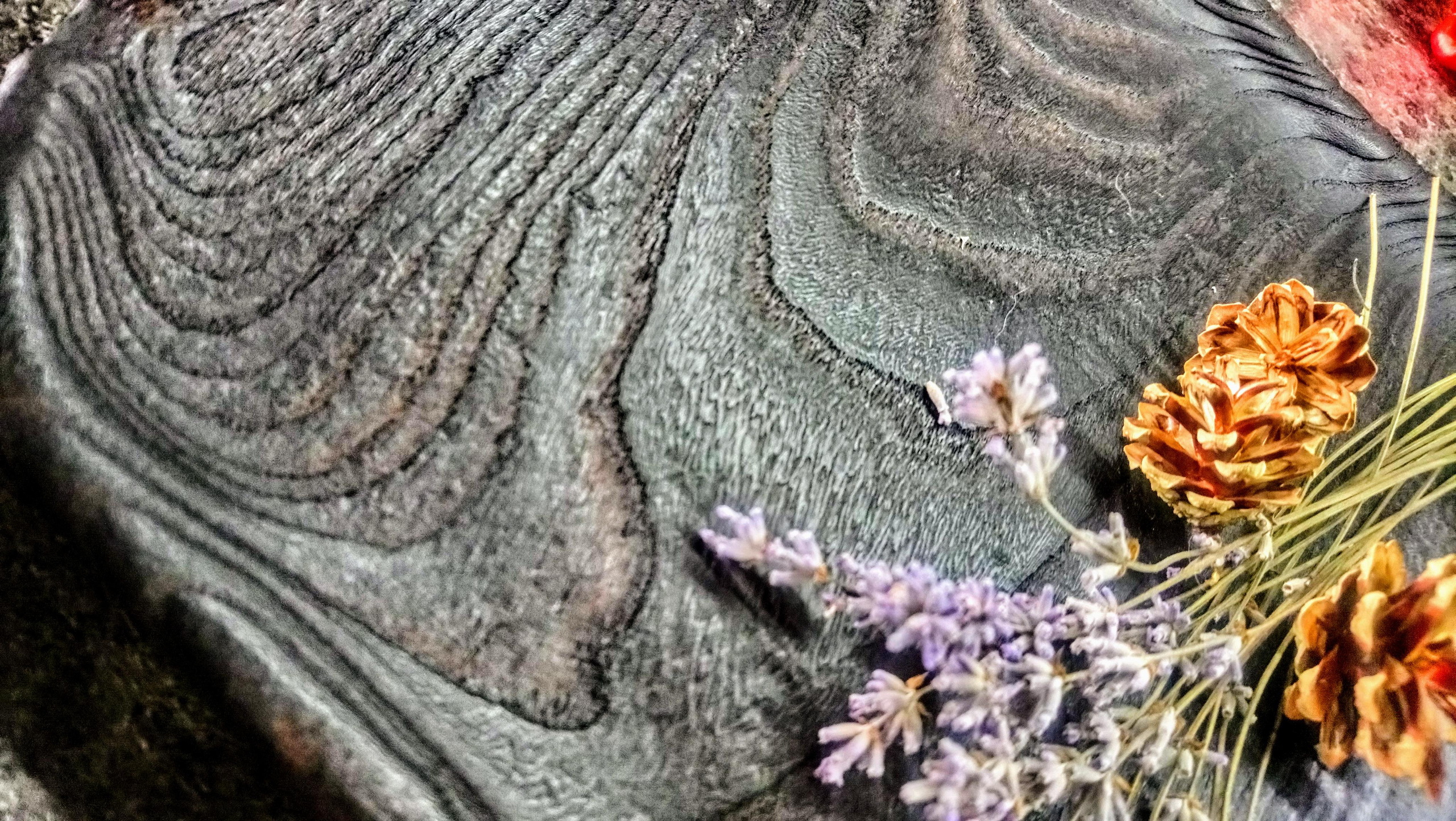 Деревянная квадратная тарелка. Архитектор, дизайнер интерьера, декоратор