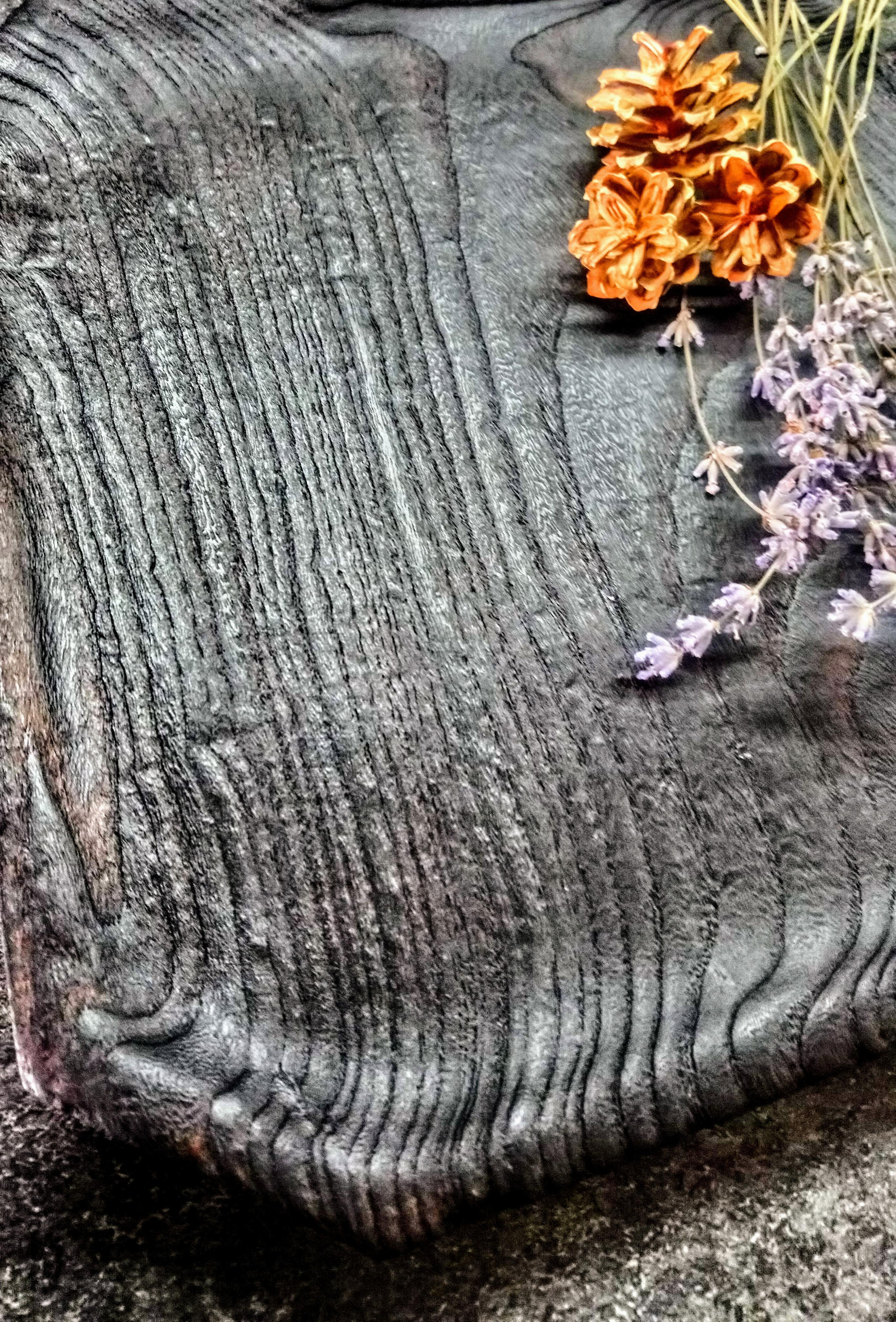 Деревянная квадратная тарелка. Архитектор, дизайнер интерьера, декоратор