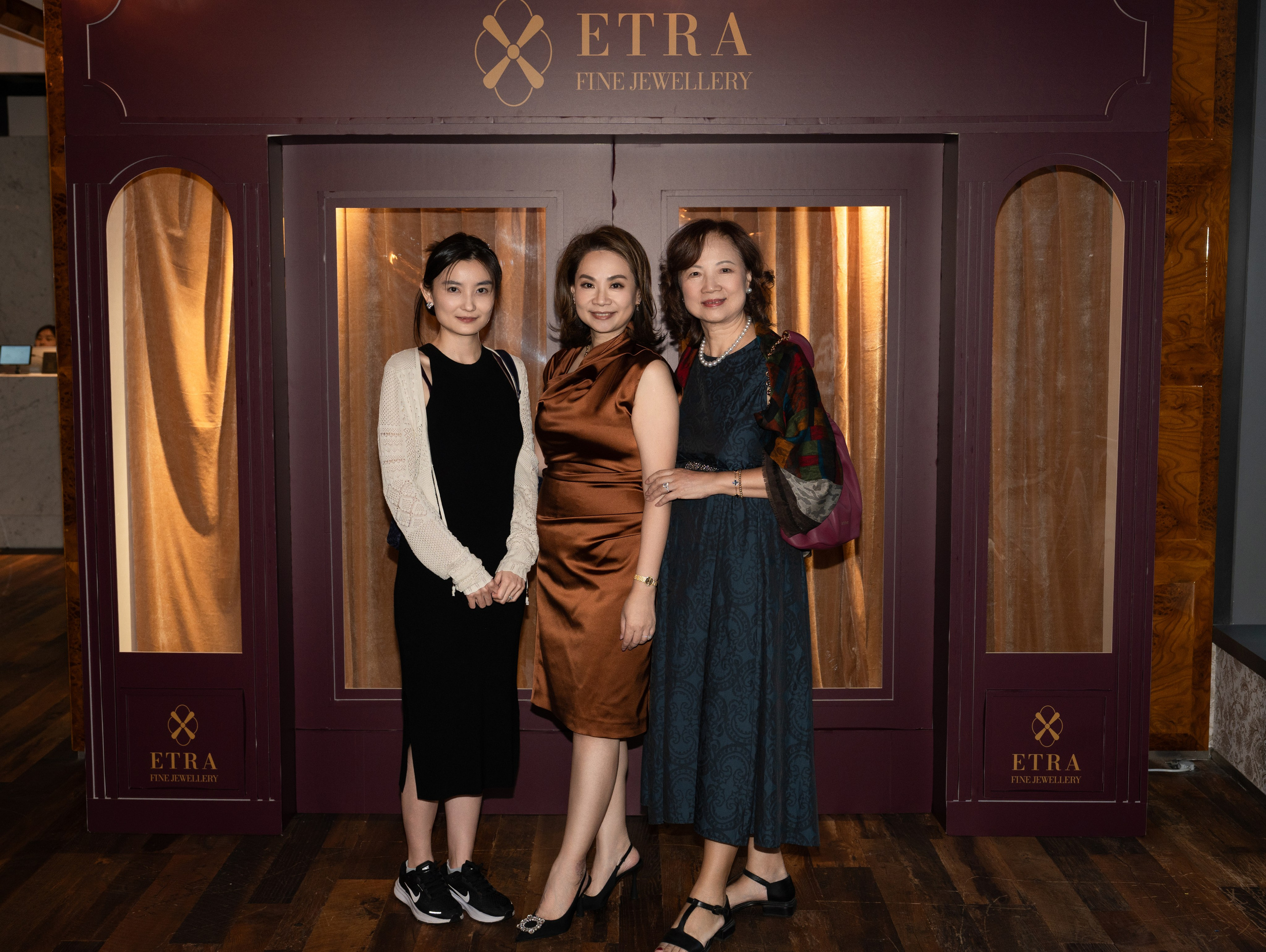 ETRA JEWELLERY. ФОТОГРАФ В ГОНКОНГЕ (СВАДЬБЫ, FASHION, СЕМЕЙНЫЕ, МЕРОПРИЯТИЯ, ФОТОПРОГУЛКИ)