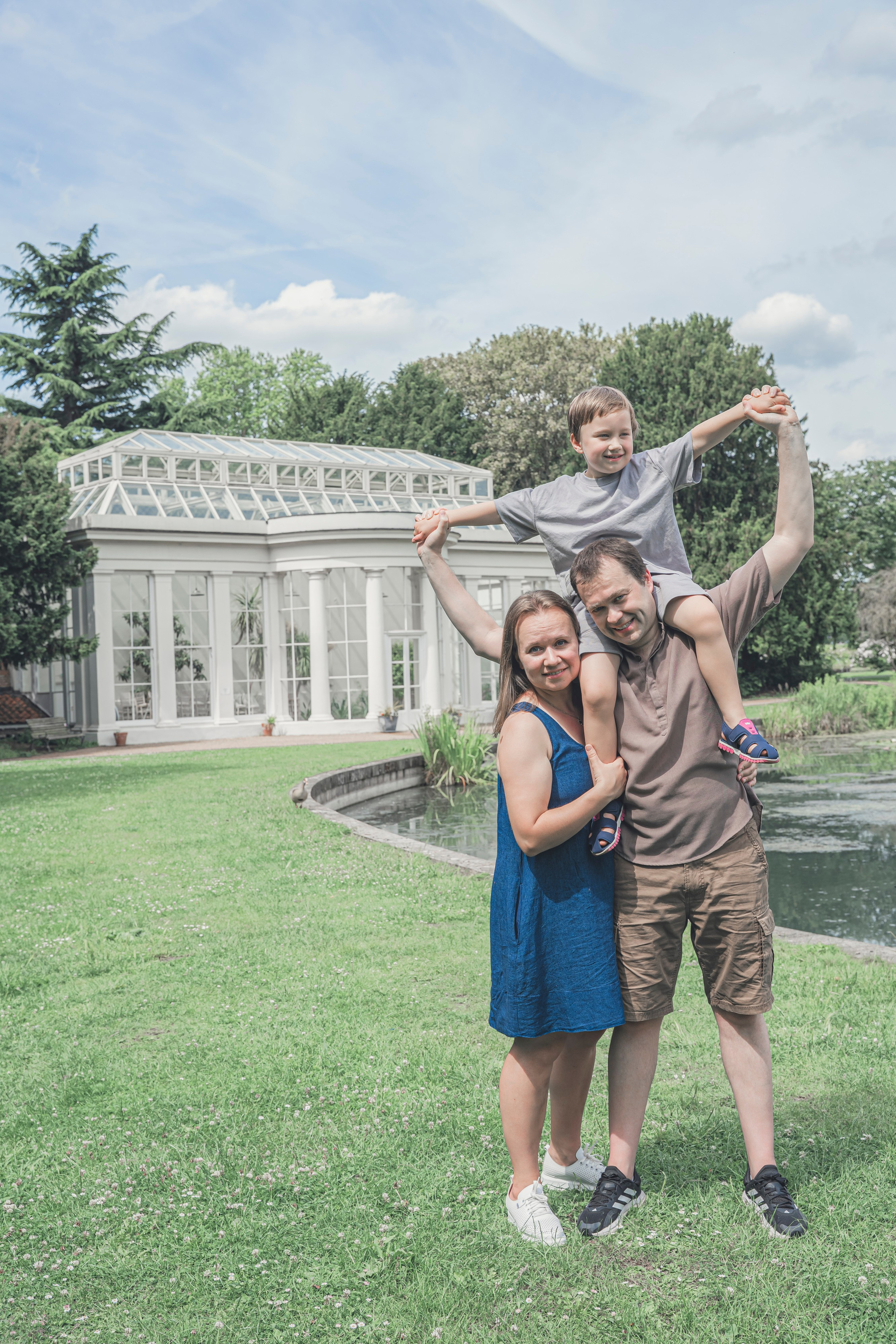 Family walk. Tonya Kyrylenko photographer in London