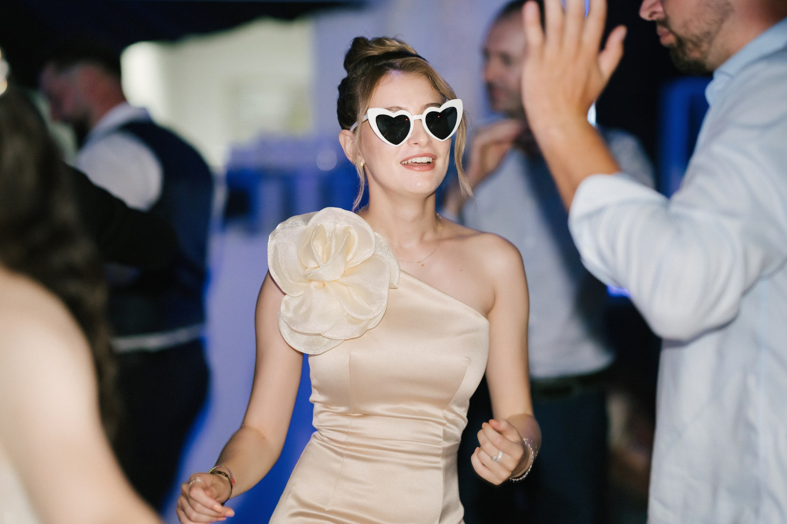 1. Mireasa Adriana în timpul pregătirilor de nuntă în Tudora Botoșani2. Costumul mirelui Ionuț fotografiat artistic în ziua nunții3. Prietenii mirelui la tradițiile de nuntă în Tudora4. Bărbieritul mirelui în cadrul obiceiurilor tradiționale de nuntă5. Fotografii de familie la biserică în ziua nunții6. Portret de familie cu mirii și copilul lor la nunta din Botoșani7. Primul dans al mirilor la Mariage Dor Baisa Botoșani8. Decor elegant de nuntă la Mariage Dor Baisa9. Emoții și tradiții la nunta din Tudora județul Botoșani10. Fotograf profesionist de nuntă în Botoșani surprinzând momente autentice - otograf-nunta-botosanifotograf-evenimente-botosanifotograf-profesionist-botosanifotograf-nunta-tudoranunta-tudora-botosanisedinta-foto-nunta-botosanipoze-nunta-botosanifotografii-nunta-tudorafotograf-cununie-religioasa-botosanibiserica-sfintii-imparati-constantin-si-elena-tudoramariage-dor-baisa-botosanirestaurant-nunta-botosanidansul-mirilor-mariage-dorpregatiri-mire-botosanipregatiri-mireasa-botosanitraditii-nunta-moldovaobiceiuri-nunta-tudorafotograf-familie-nunta-botosaniportret-miri-botosanigalerie-foto-nunta-botosanialbum-foto-nunta-botosaninunta-eleganta-botosaninunta-cu-traditii-botosanifotograf-premium-nunta-botosaniservicii-foto-video-botosanipoveste-de-nunta-botosanifotograf-documentar-nuntafotograf-natural-emotionalmiri-ionut-si-adriananunta-autentica-tudora -otograf-nunta-botosanifotograf-nunta-tudoranunta-tudora-botosanifotograf-evenimente-botosanifotograf-profesionist-botosaniservicii-foto-video-botosanigalerie-foto-nunta-botosanialbum-foto-nunta-botosani - nunta-autentica-botosaninunta-cu-traditii-botosanipoveste-de-nunta-botosanifotografii-emotionante-nuntamomente-autentice-nuntafotografie-documentara-nuntafotograf-natural-nunta- pregatiri-miri-tudorabiserica-tudora-botosanicununie-religioasa-tudoramariage-dor-baisa-botosanipetrecere-nunta-botosanivalsul-mirilor-botosani - alino-foto-studio-botosaniionut-si-adriana-nunta-tudorafotograf-alin-chirila-botosani