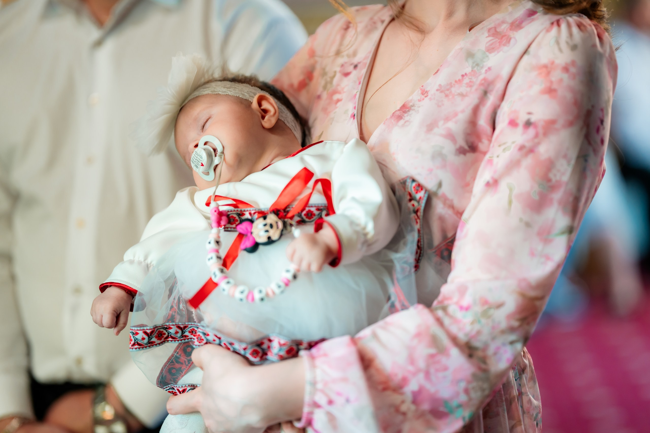 fotograf botez Miruna Parascheva, fotografie botez Botoșani, fotograf Alin Chirilă, amintiri botez, fotografii botez, botez Miruna Parascheva, fotograf copii, fotografie botez în Botoșani-alt="botez Miruna Parascheva, fotografie botez Alin Chirilă, amintiri botez, fotografii emoționante botez Botoșani"-- fotografii-botez-bebelus- amintiri-botez-micuț- moment-sfânt-crestinare- fotografie-emotionanta-botez- detalii-botez-bebelusi- parinti-fericiti-la-botez- fotograf-botez-profesionist- botez-in-biserica-ortodoxa- micuț-botezat-cu-emoție- zâmbete-și-lacrimi-la-botez- bebeluș-la-cristelniță- decor-botez-colorat- botez-cu-dragoste-și-credință- emotie-pura-la-botez- fotograf-botez-botosani- botez-iasi-suceava-fotograf- amintiri-nepretuite-botez