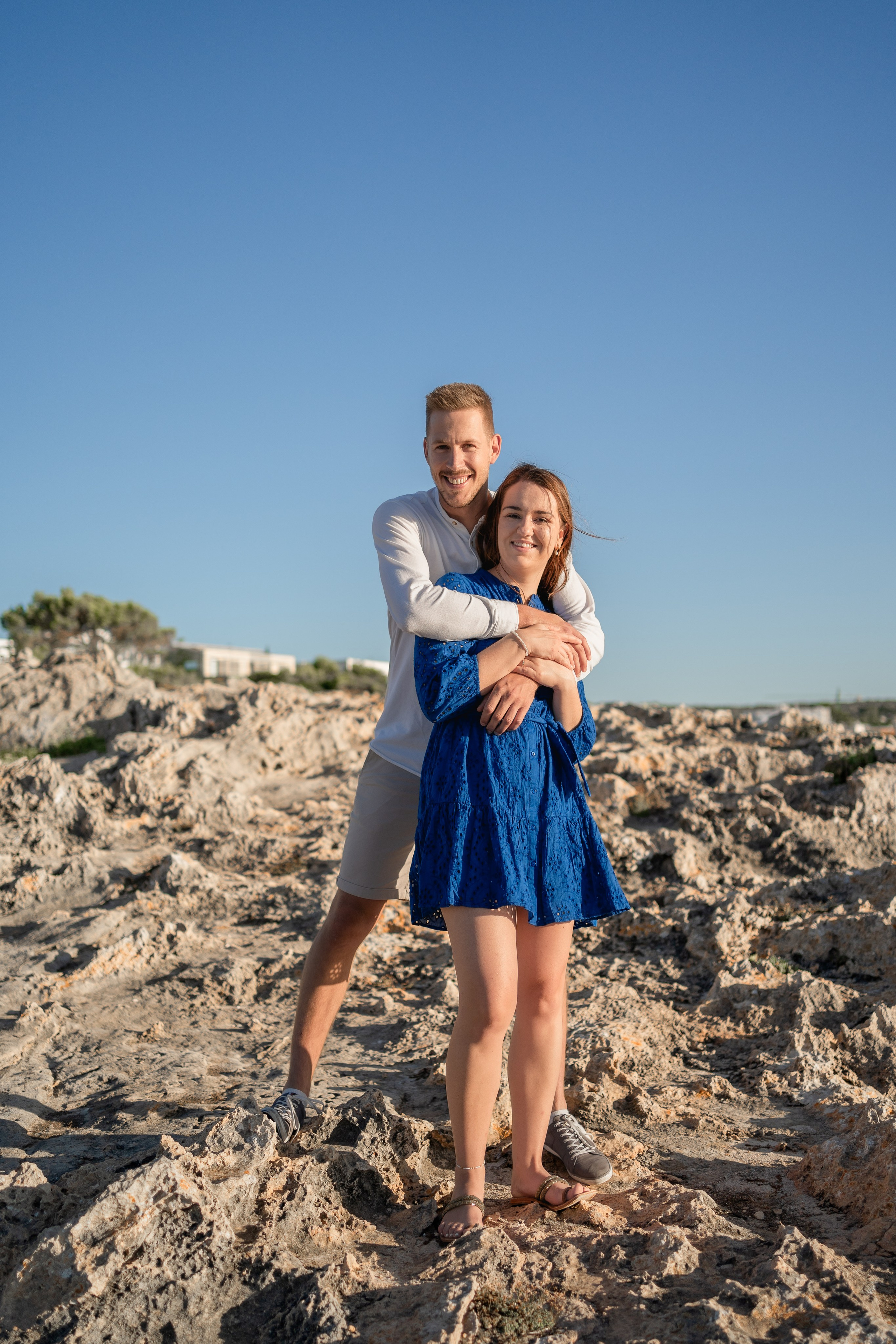 Romantischer Heiratsantrag auf Mallorca – Überraschung am Meer. Deine Fotografin auf Mallorca für Familien und Business