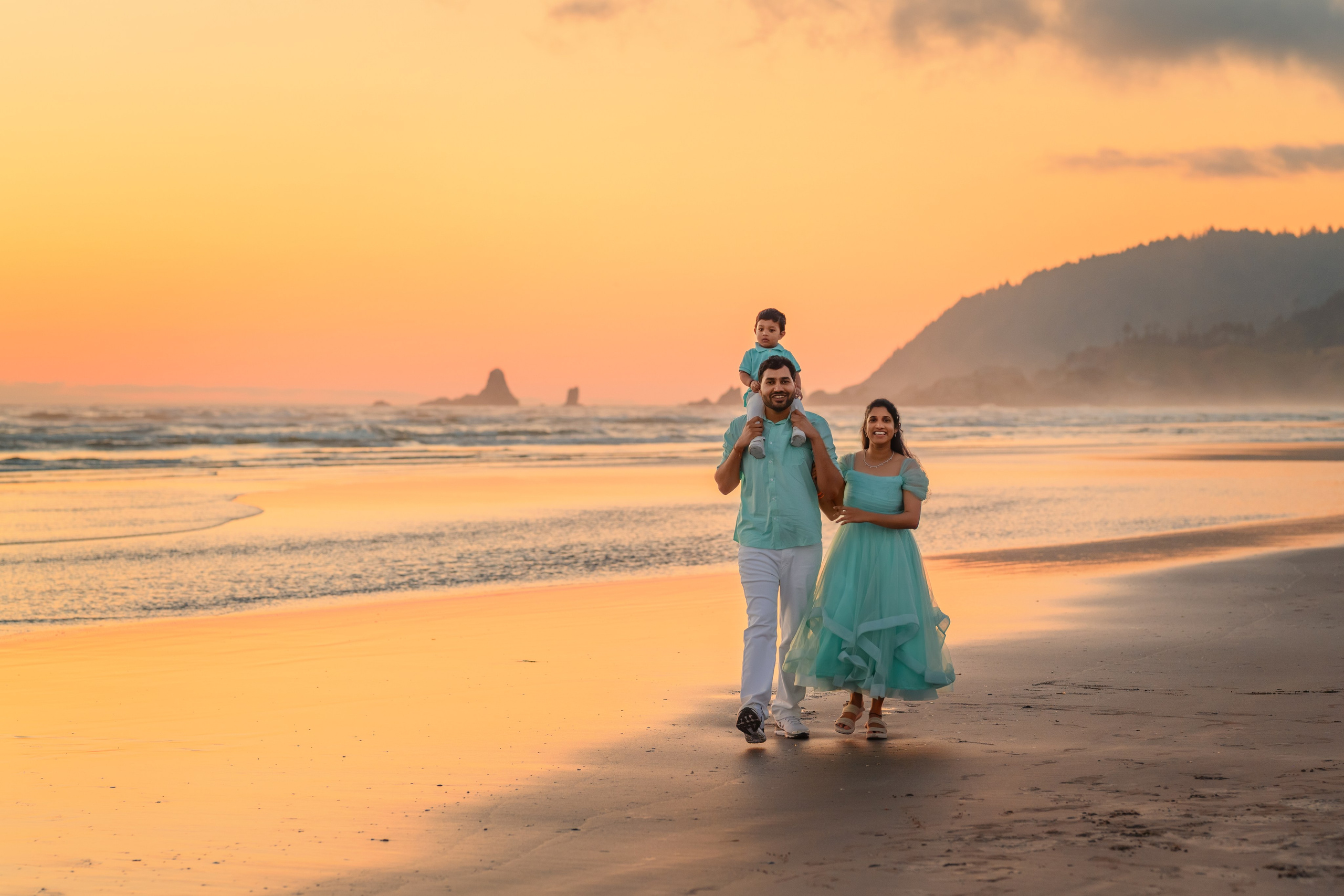 Jigeesha’s family. Wedding & family photography in Seattle area. Helen Michelle photographer