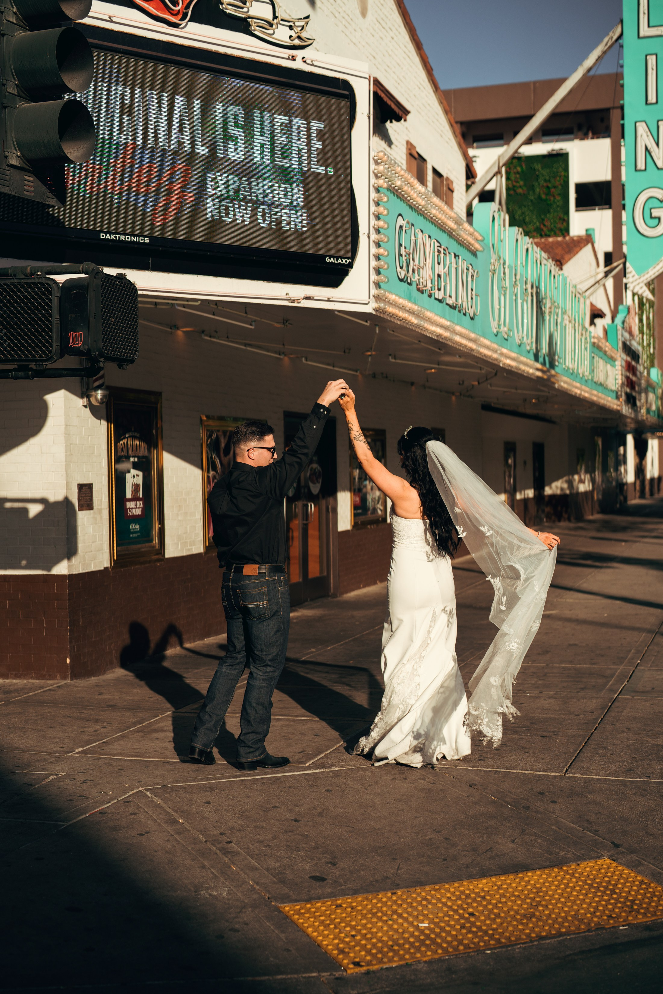 Krystina&Raymond. Wedding & elopement photographer Viktoriya Kravtsov. Las Vegas