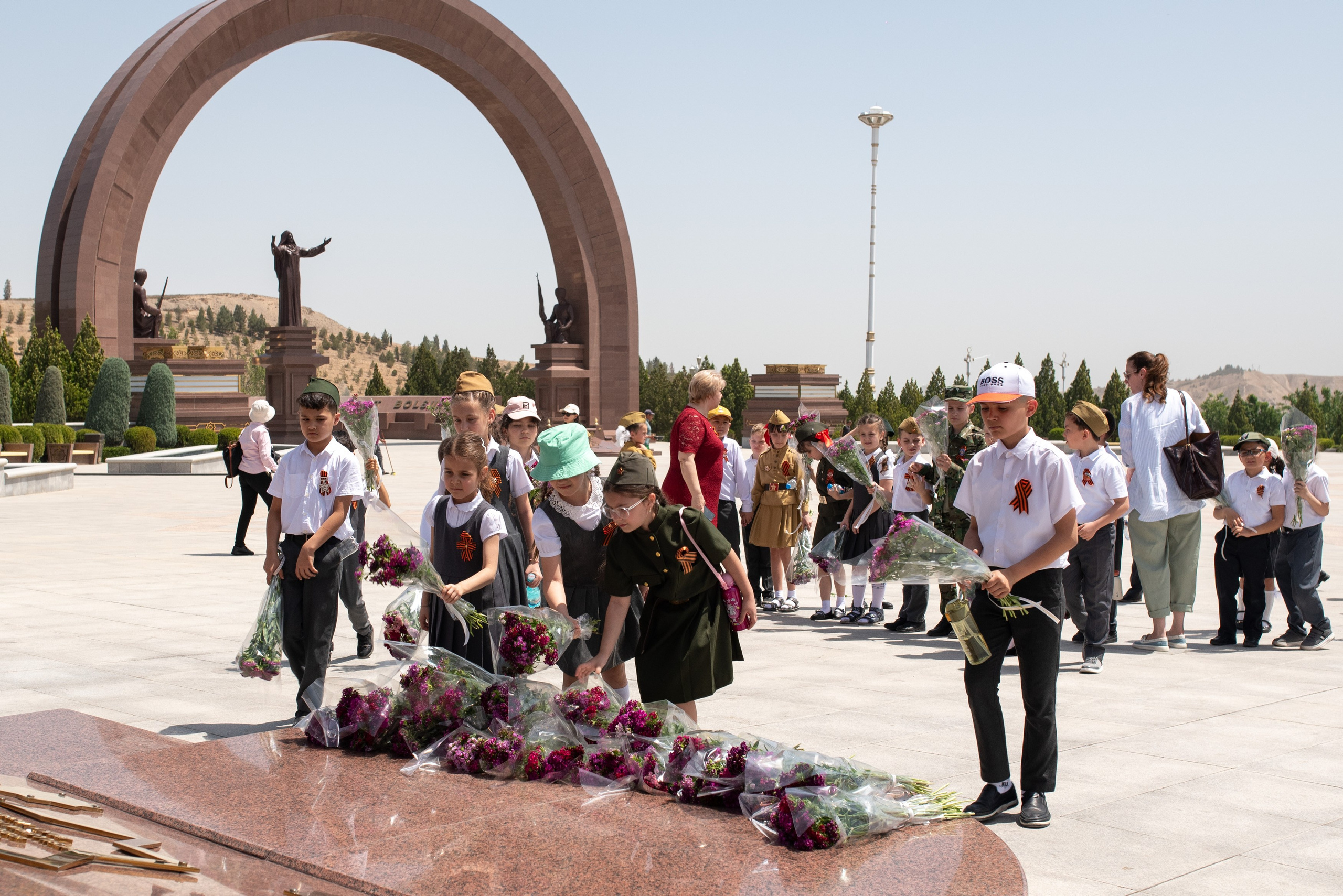 Вечный огонь 2"А» класс. Ваш фотограф в Ашхабаде Гамлет Осипов