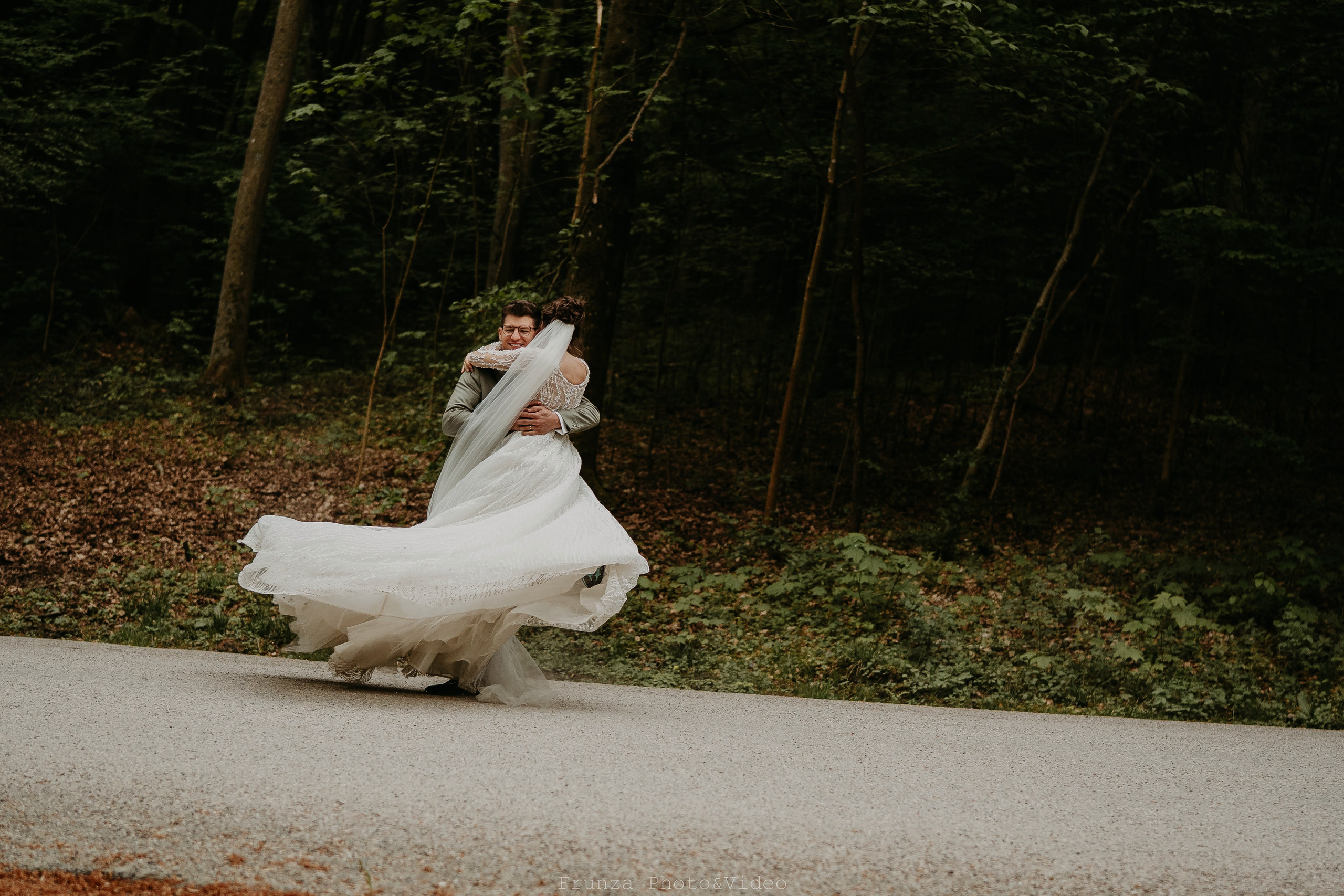 Diana & Cristian / Trash the dress. Foto / Video nunta Deva, Hunedoara