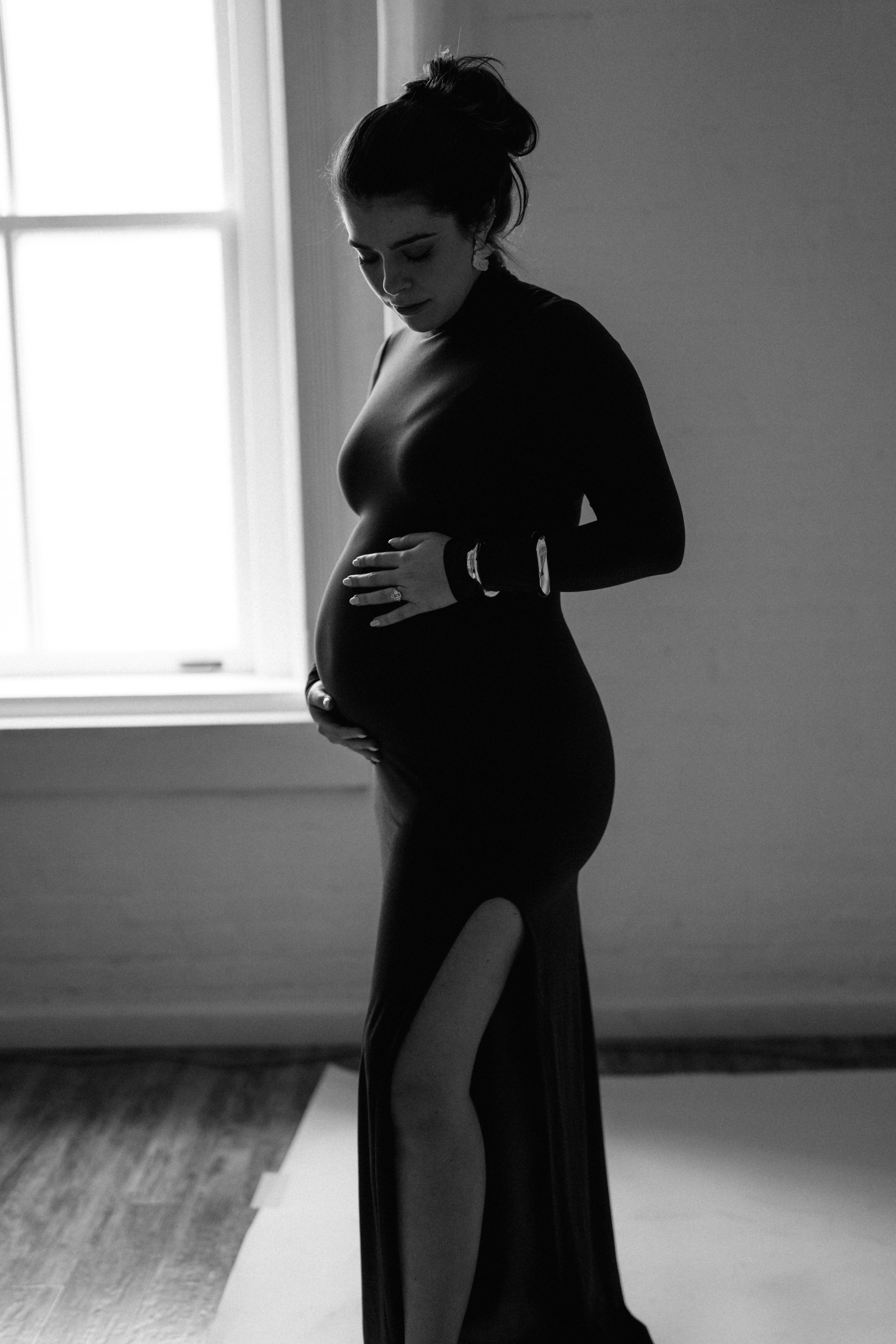 Nicole. Modern maternity photographer in Long Island New York
