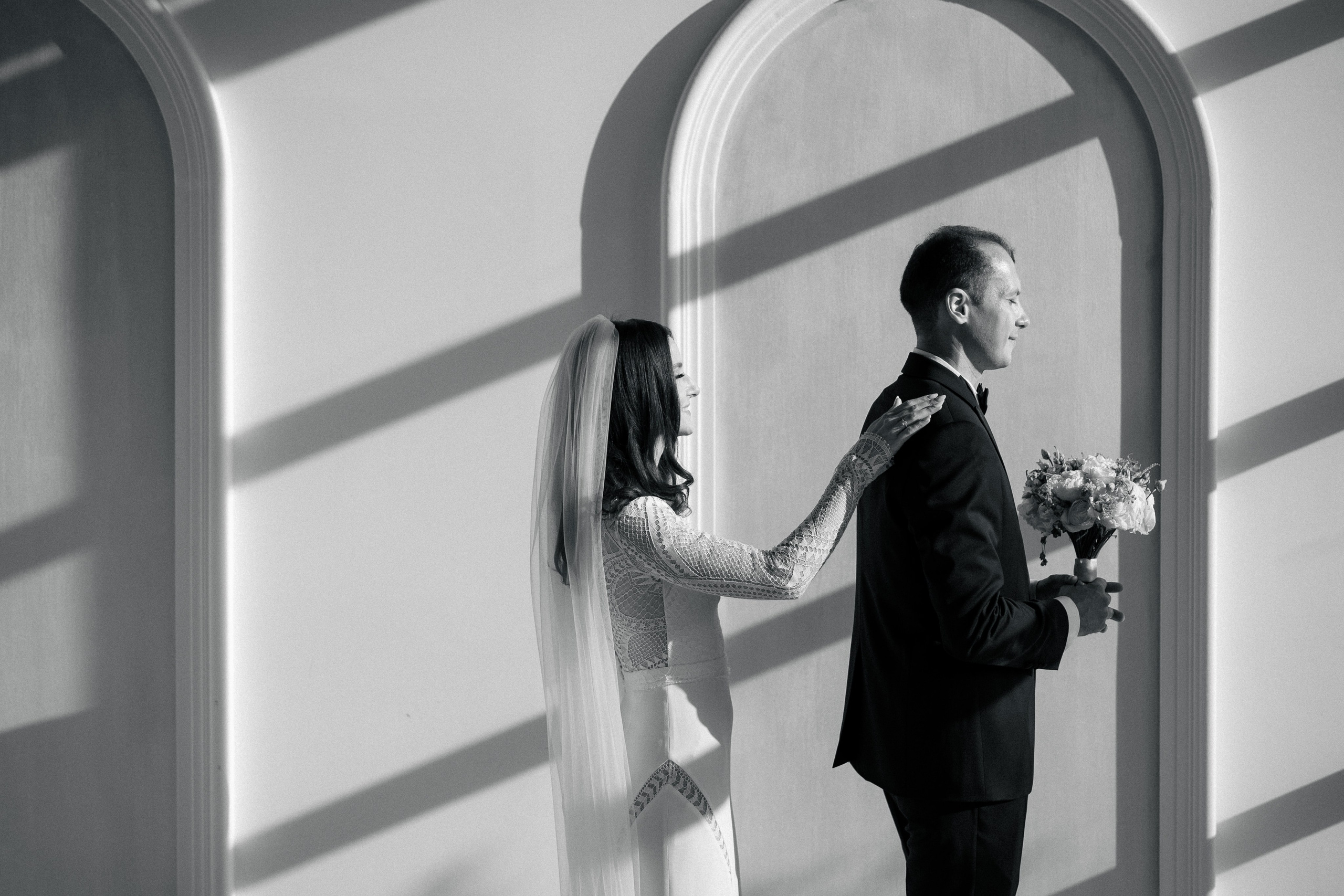 Elly & Andrew. Destination Wedding Photographer Alex Pasarelu