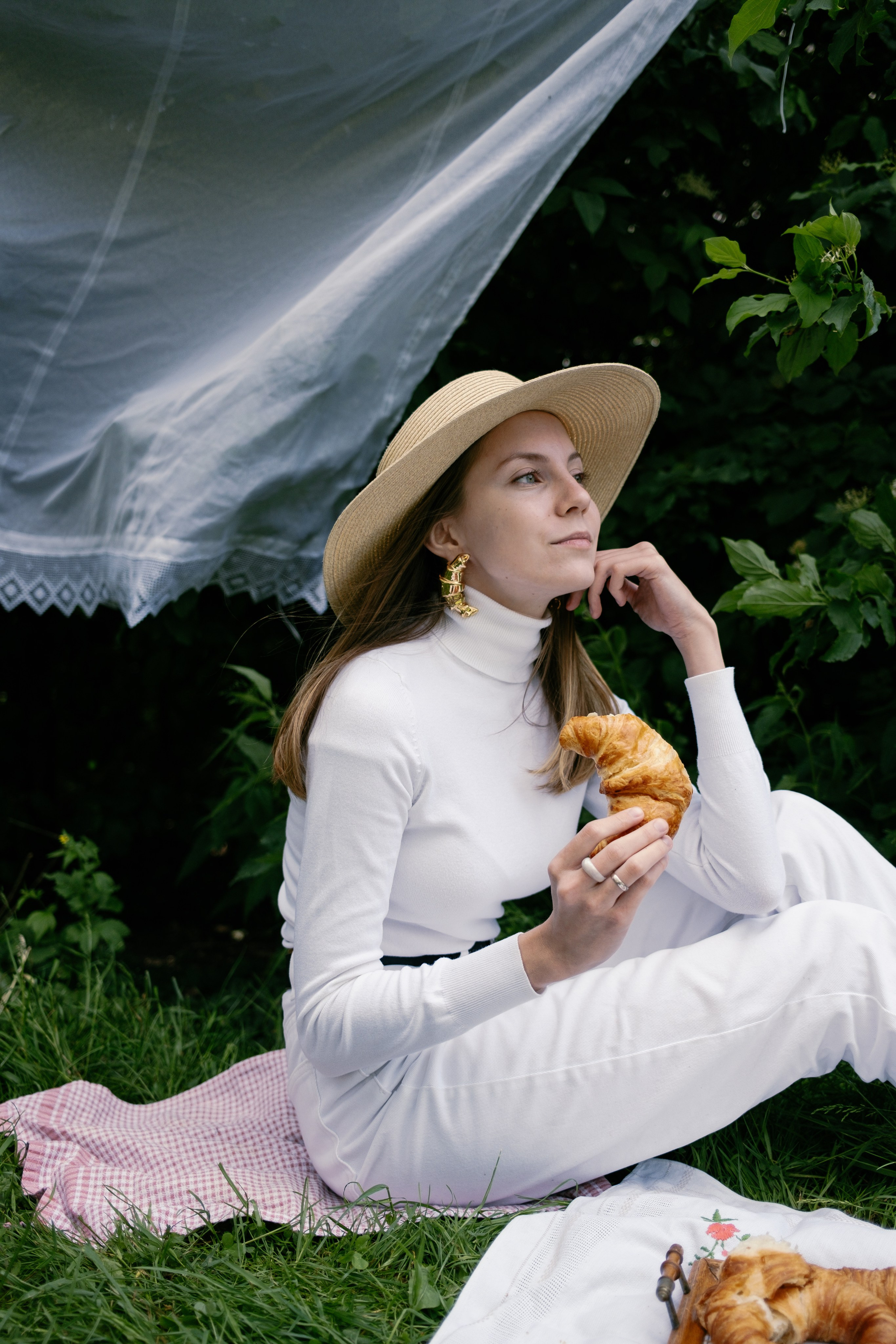 Girls Picnic photoshoot. Professional Photographer in Berlin — Portraits, Love Story, Events, F