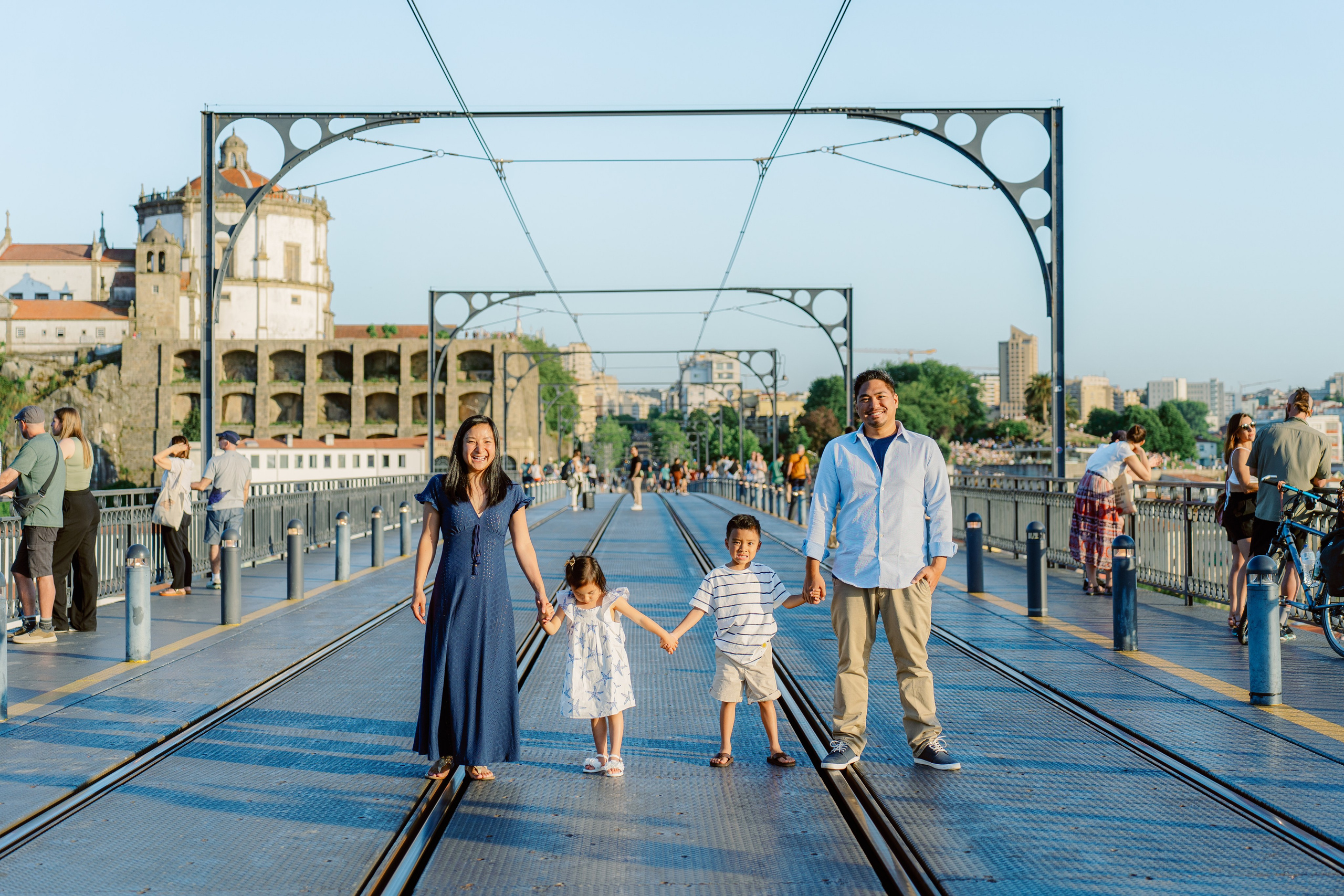 Family photo shoot in Porto. Photographer in Portugal Polina Gotovaya