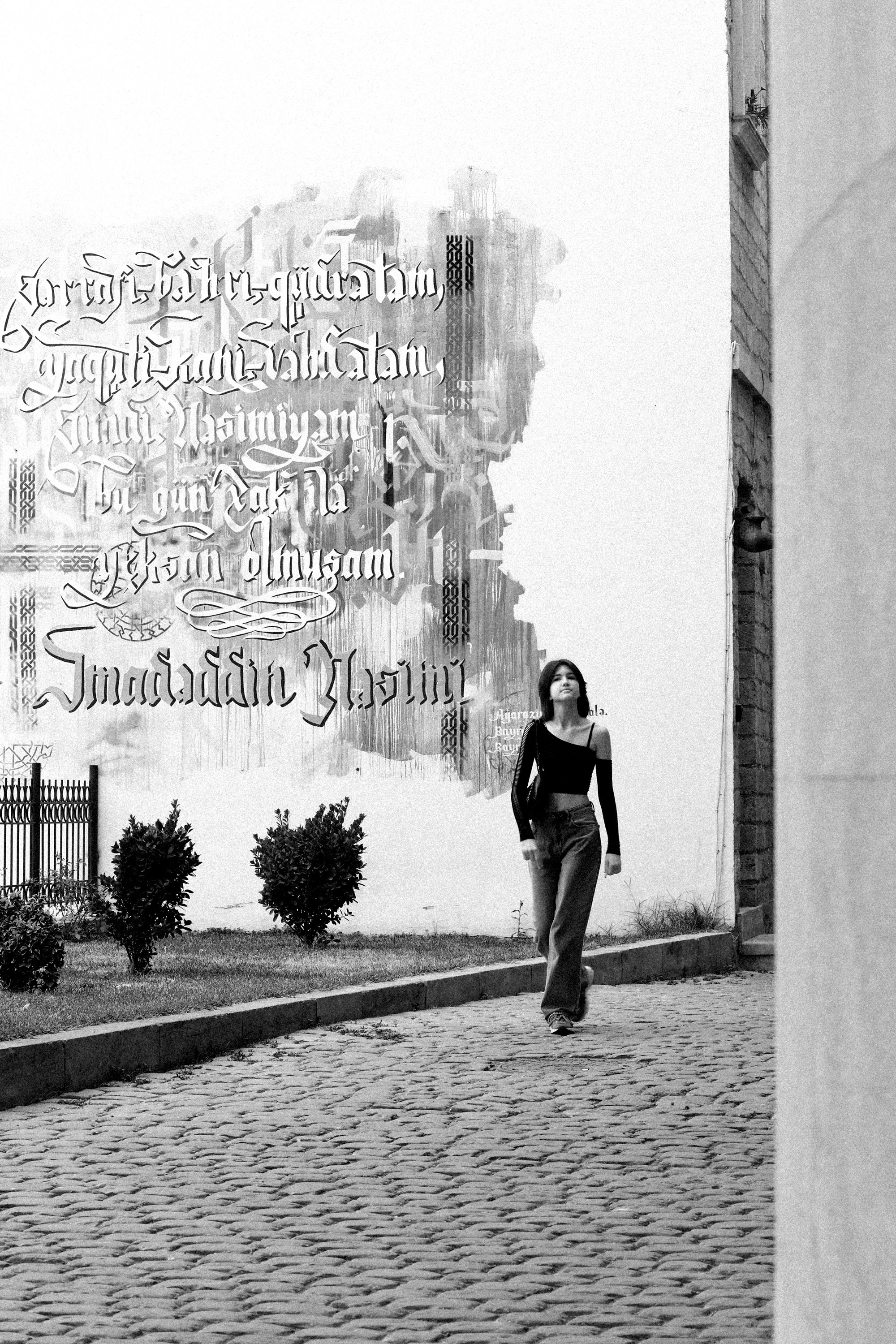 Jasmin / Street Walking. BNW Around Photography