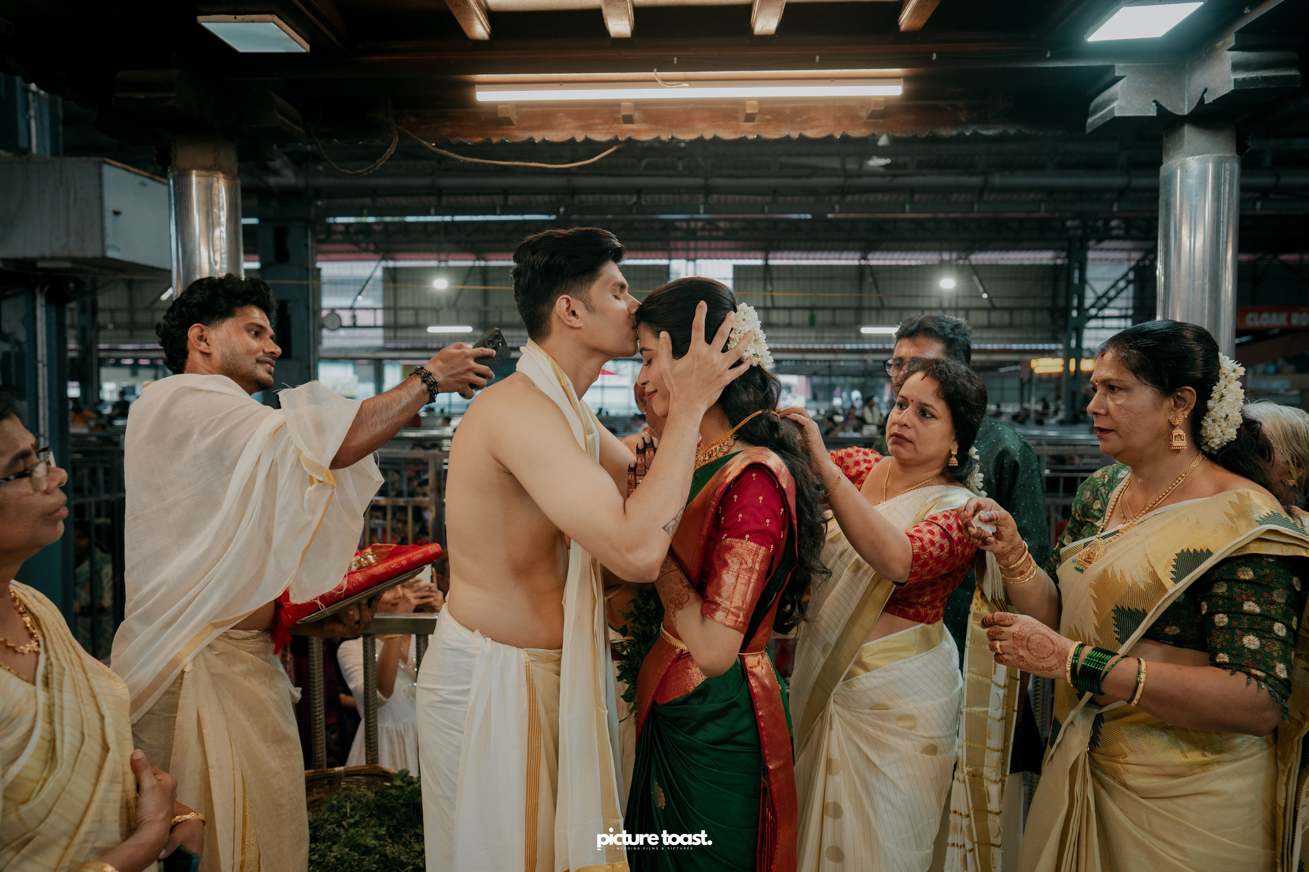 Guruvayur Wedding Ft. Athira & Abilash. Fine art Wedding Photographers in India & Canada