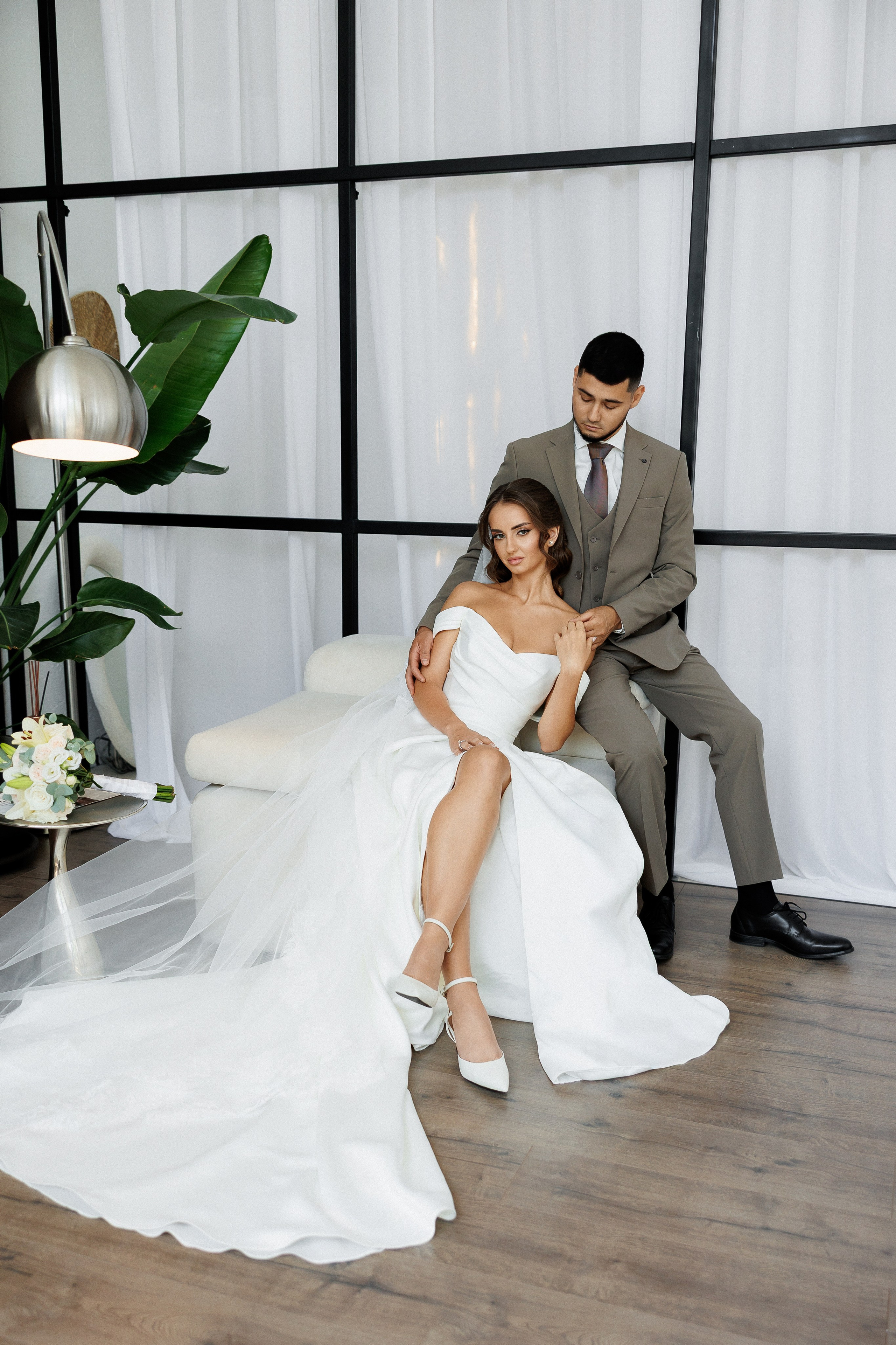 Eugen & Livia — Grand Elysee — Wedding Day. Servicii Foto și Video 067188353