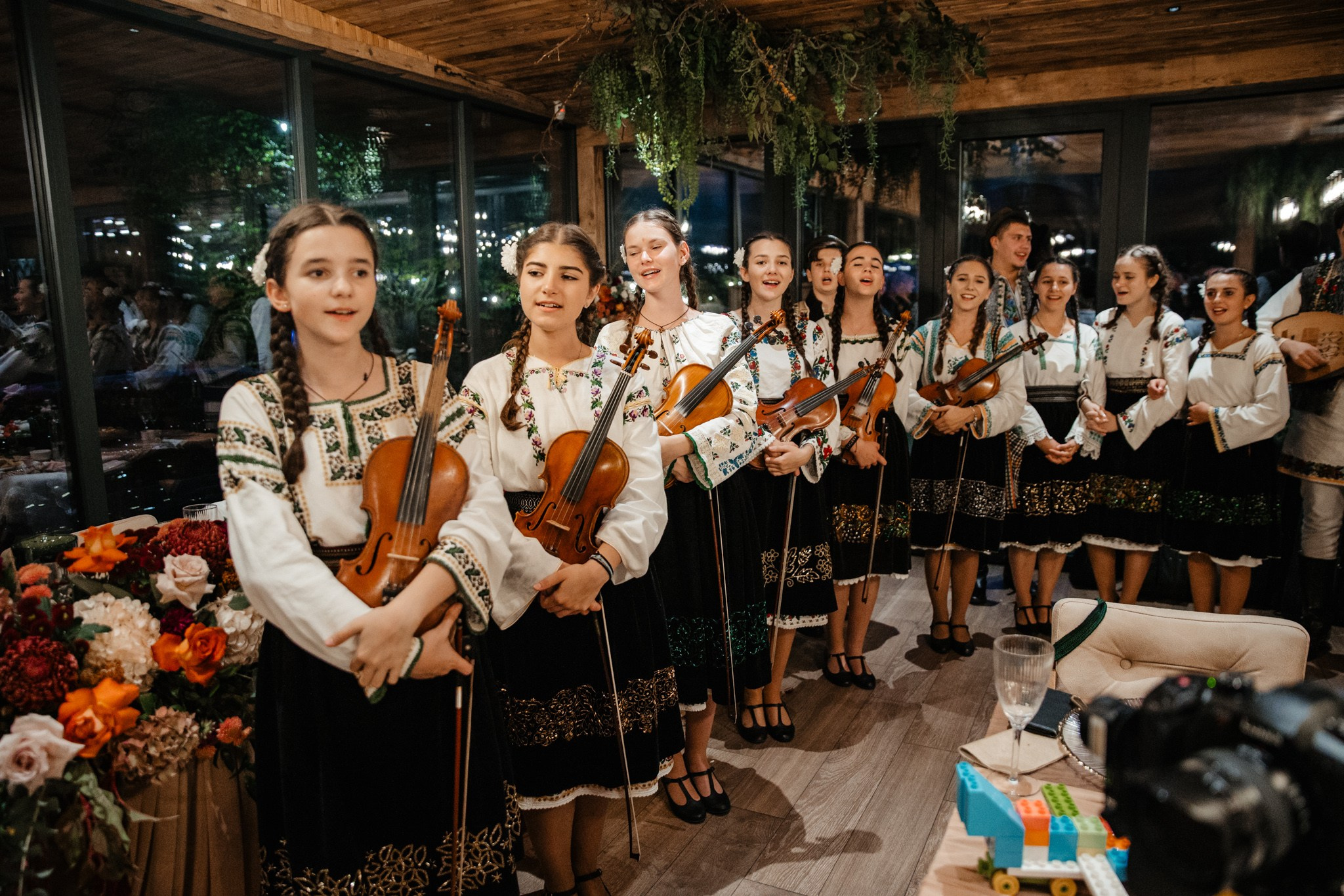 Nunta de Poveste la Sucevița: Cristi și Andreea. Servicii foto-video profesionale, pentru momente de neuitat