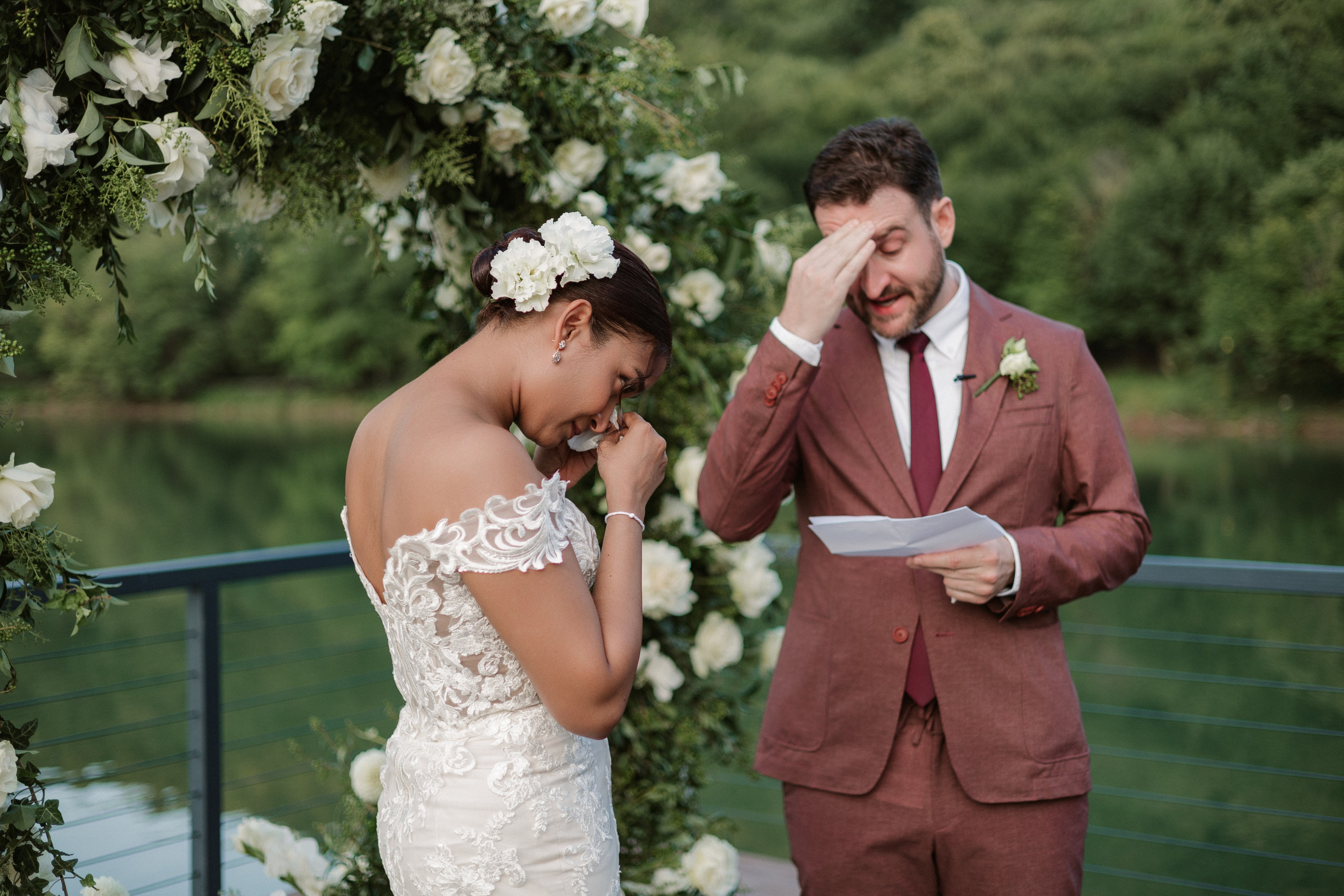 Thesakaya and Kevin. Photographer Anna Nazarenko