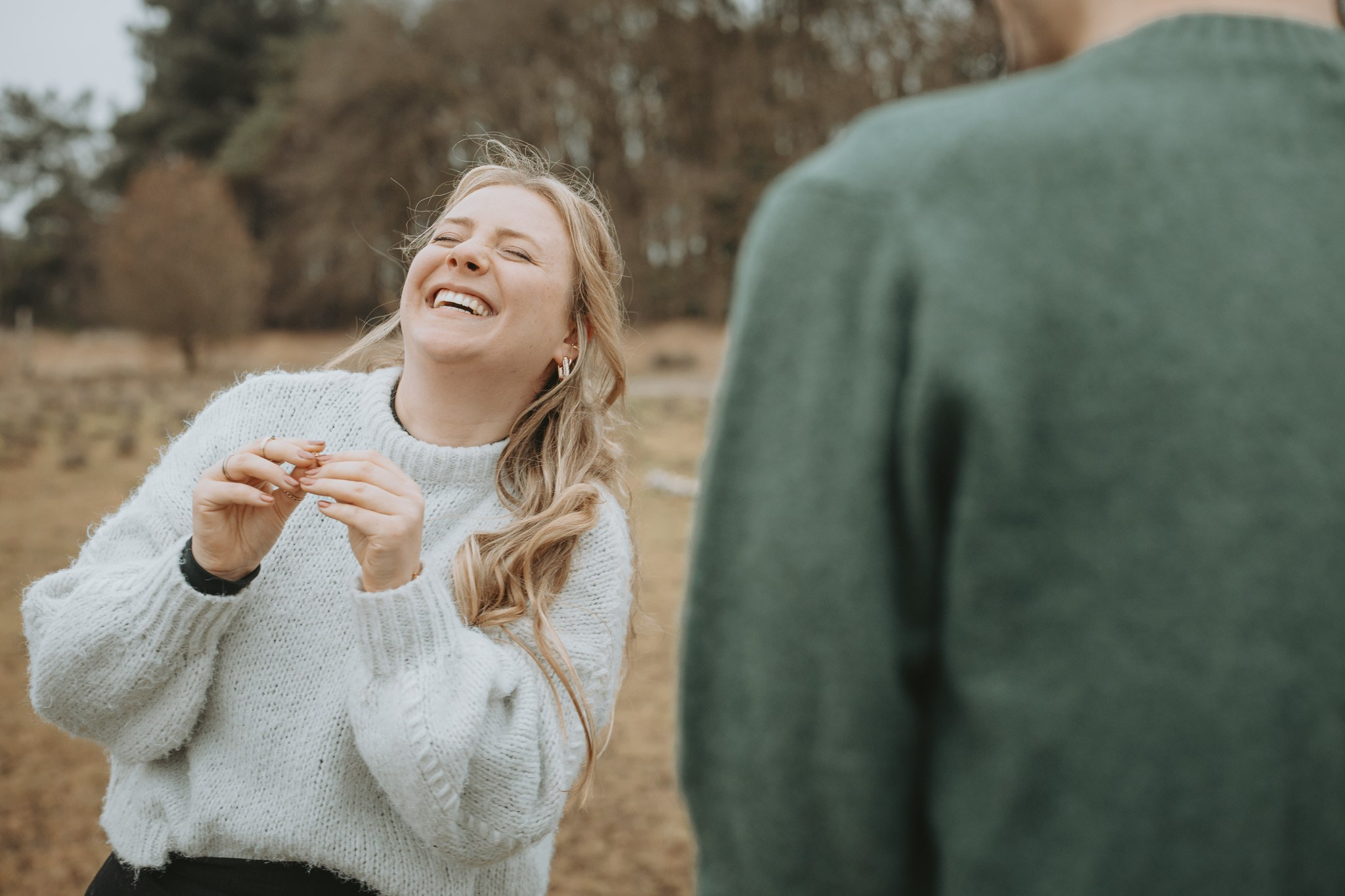 Gelukkige reactie van Amy verlovingsmoment - Kapture Fotografie