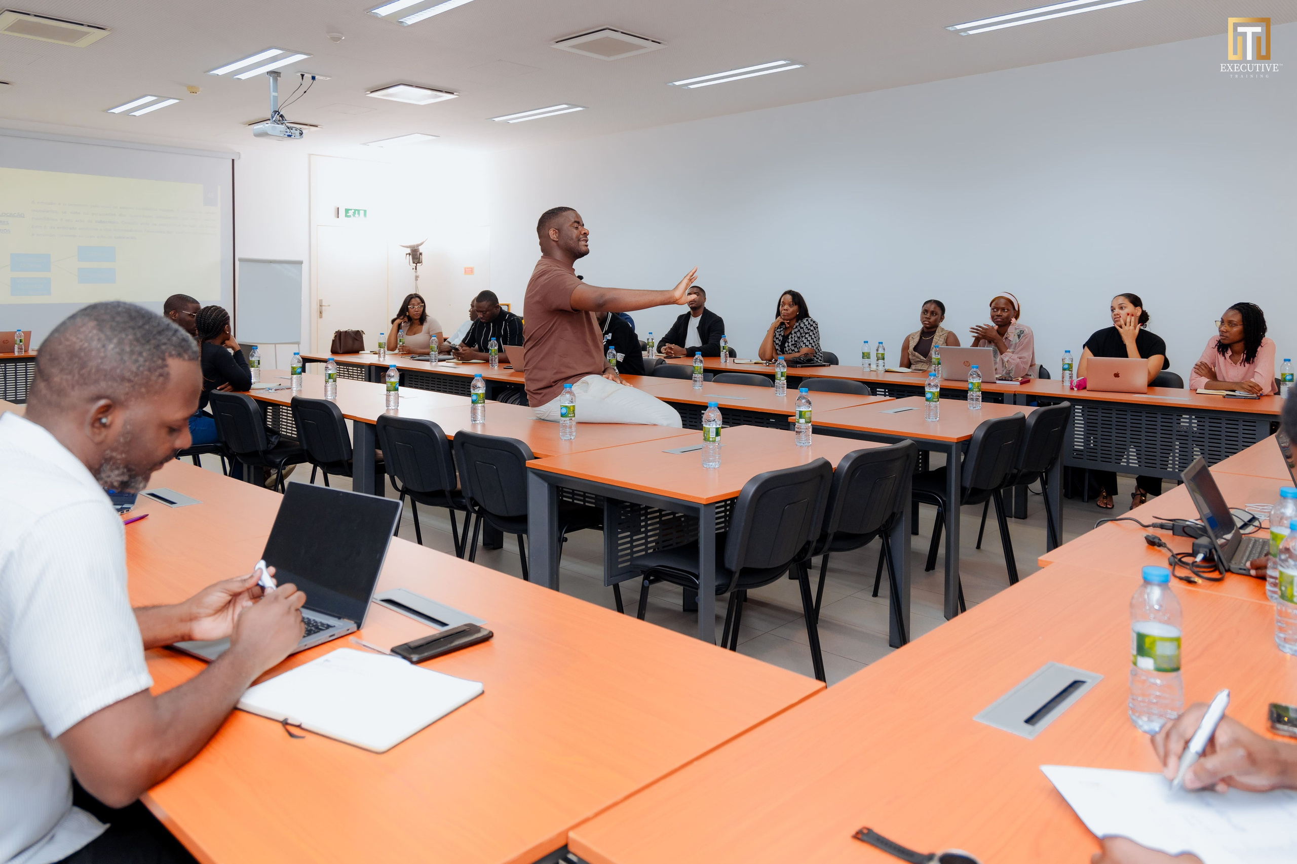 3 EDIÇÃO — EXECUTIVE TRAINING — FORMAÇÃO EM MERCADO DE CAPITAIS. Doucomentários