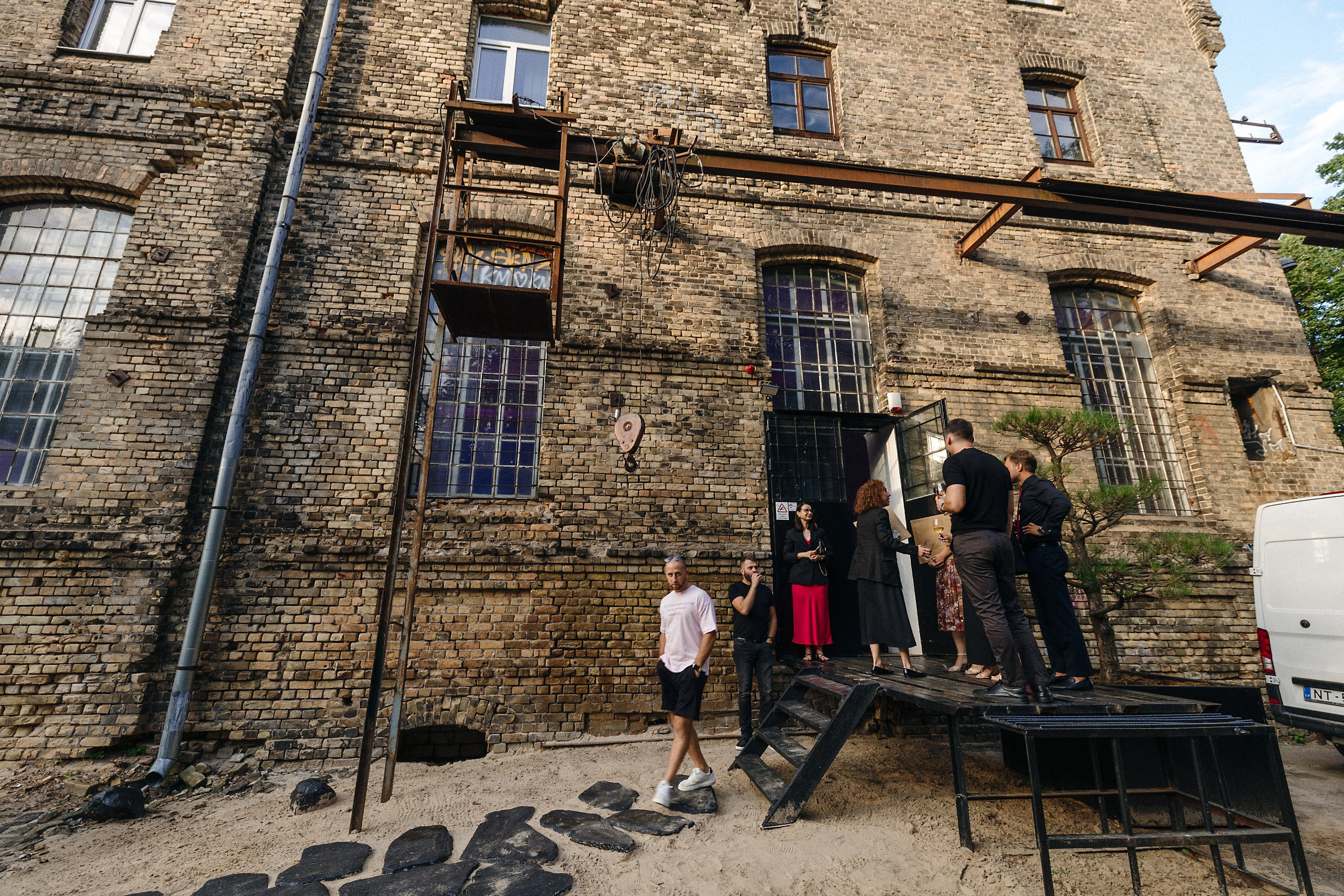 Юбилей свадьбы — 10 лет вместе, Porsche, страсть и стильная фотосессия в Риге. Евгений Тимофеев | Свадебный и контент-фотограф и видеограф в Риге