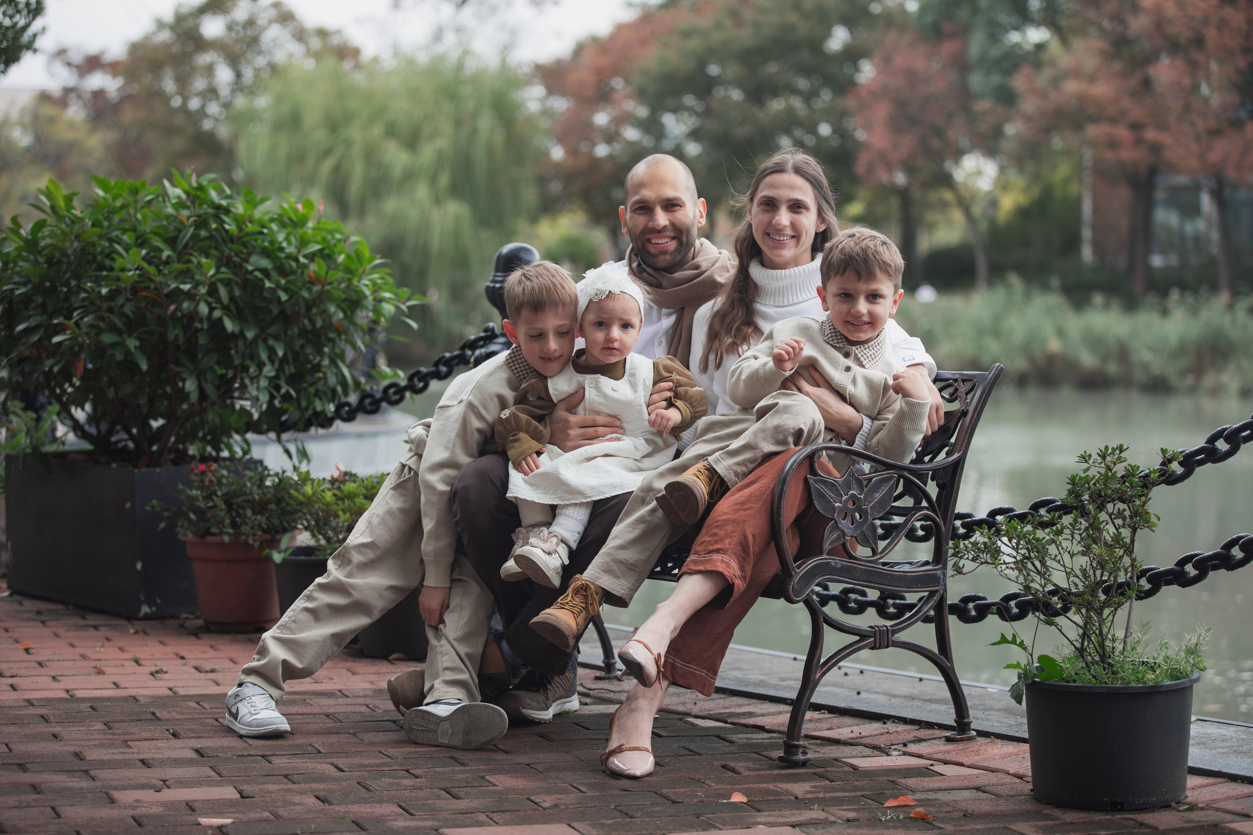 Family photoshoot in Temsa town, Shanghai. Photographer in Shanghai — Lola Pidluskaya