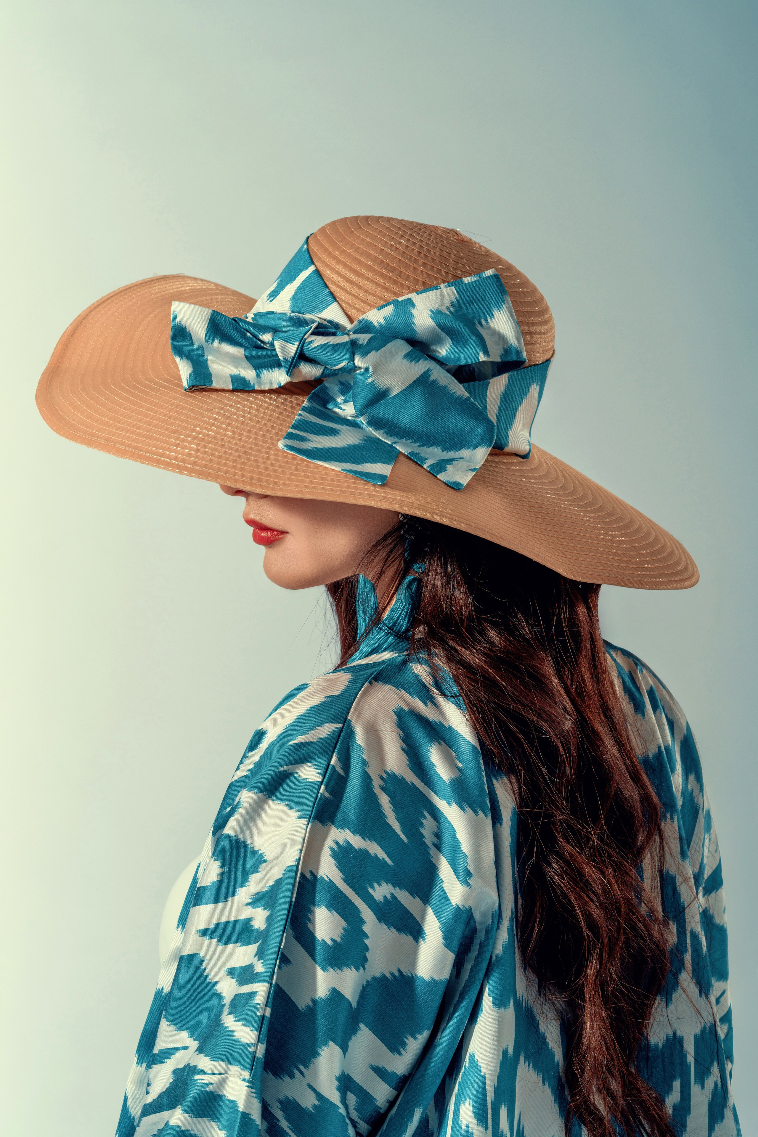 Levitating Ikat. Nifty photography — коммерческий и портретный фотограф в Ташкенте. Студийная и выездная съёмка