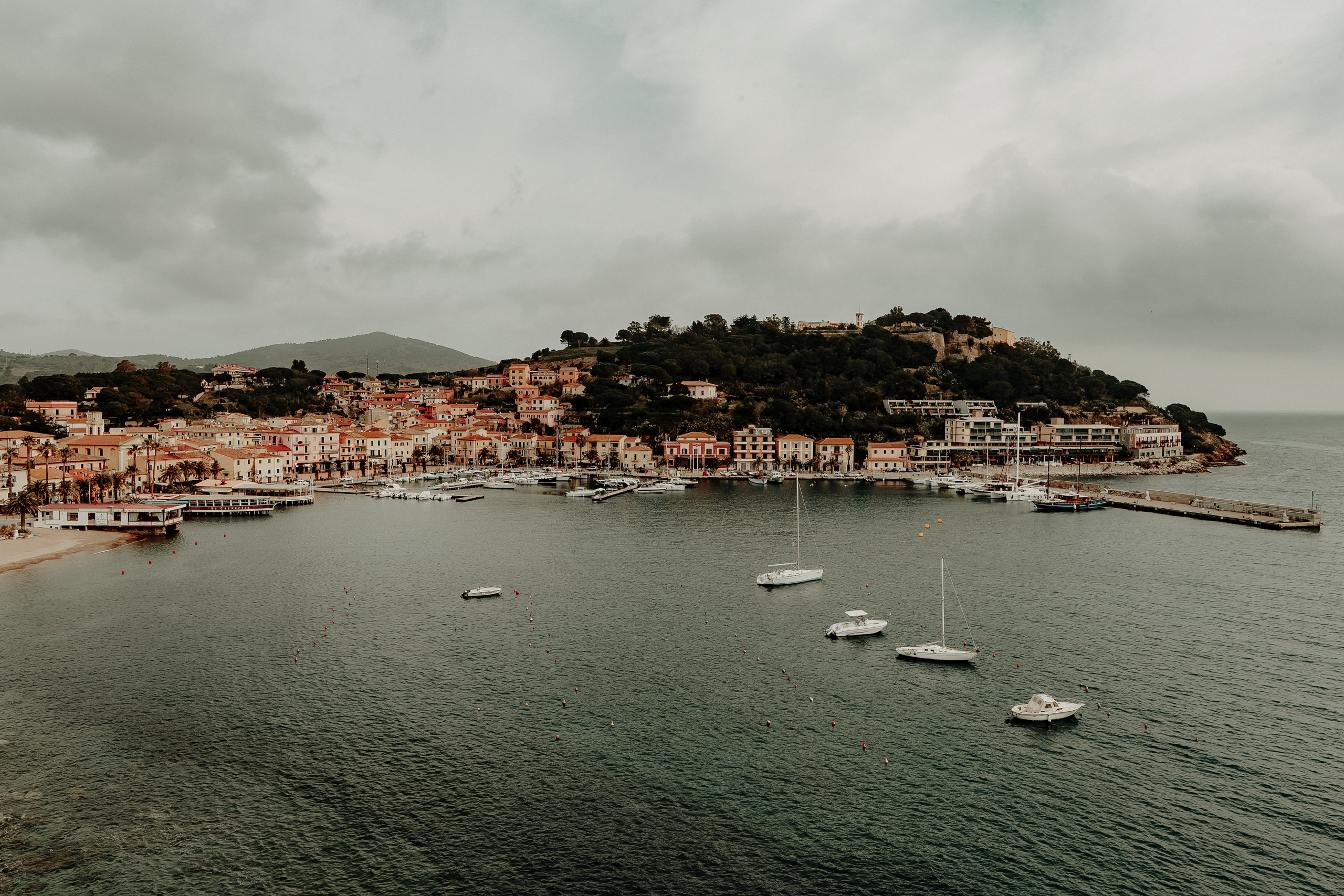 Dragoste pe val de mare -Insula Elba-. Servicii Foto Video în Chișinău și Europa ID-Brothers