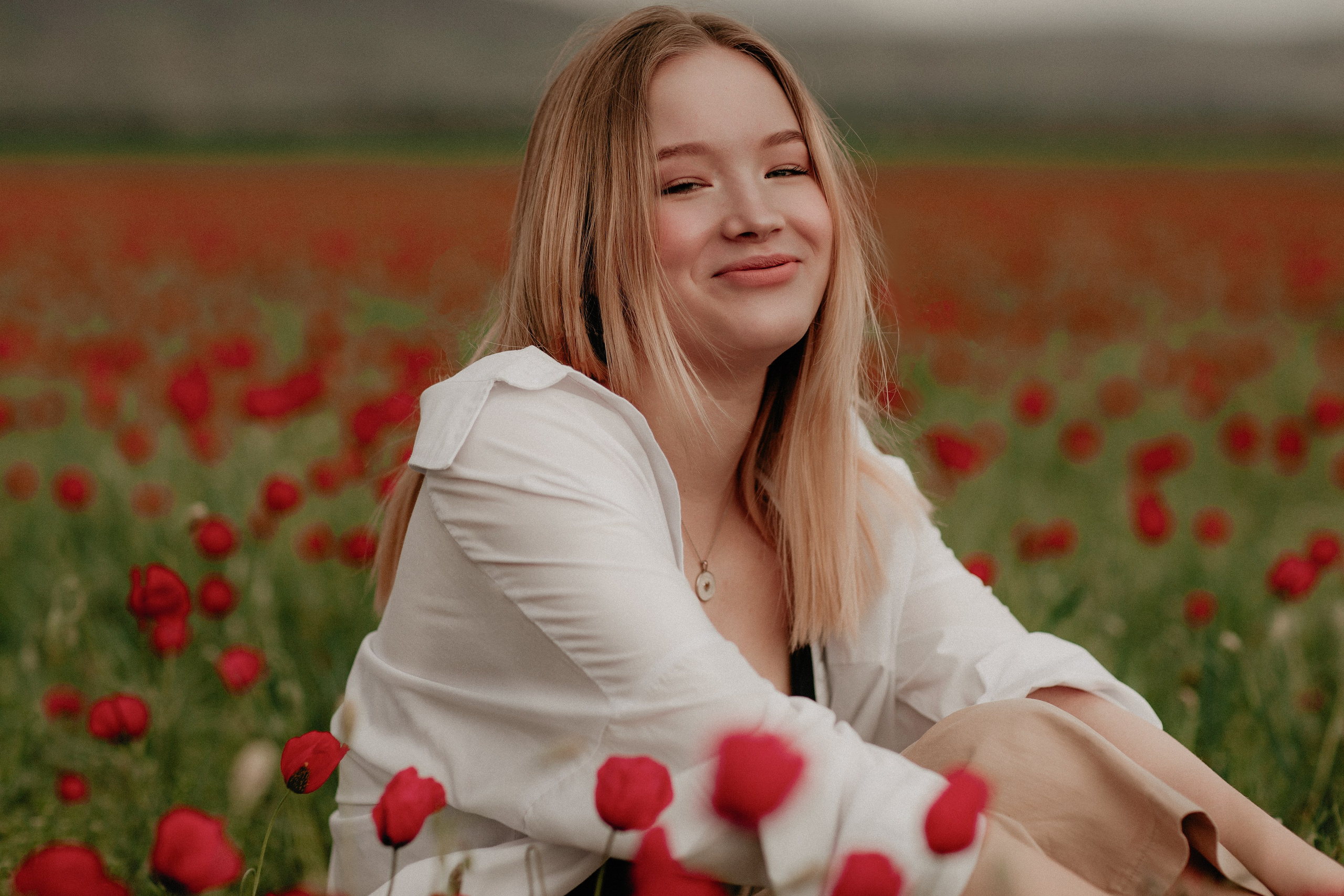 В маках. Валерия Вартанова. Фотограф