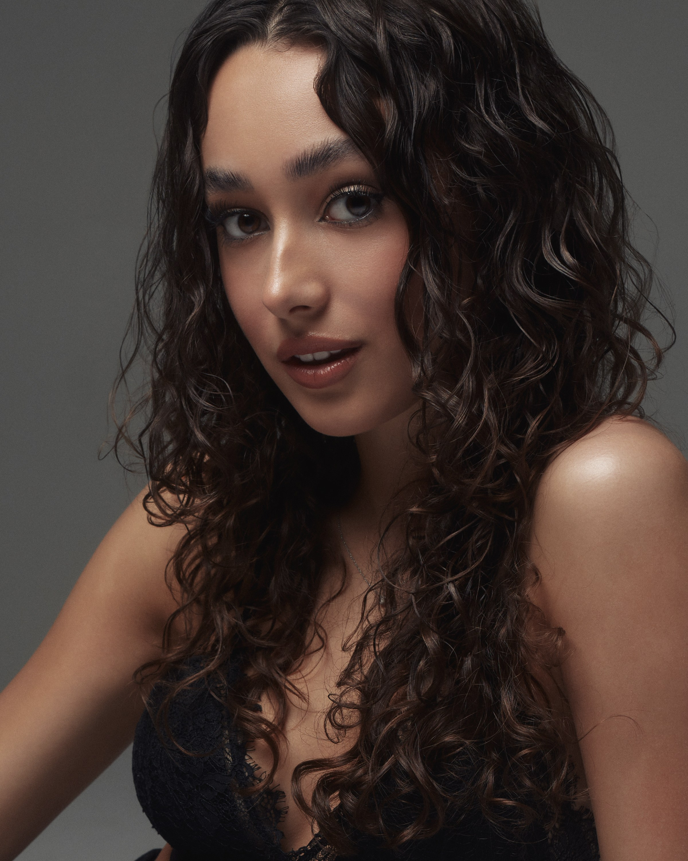 PORTFOLO. Profesionalus fotografas Vilniuje. Asmeninės ir šeimos fotosesijos, vestuvių, krikštynų bei renginių fotografavimas, produktų fotografija