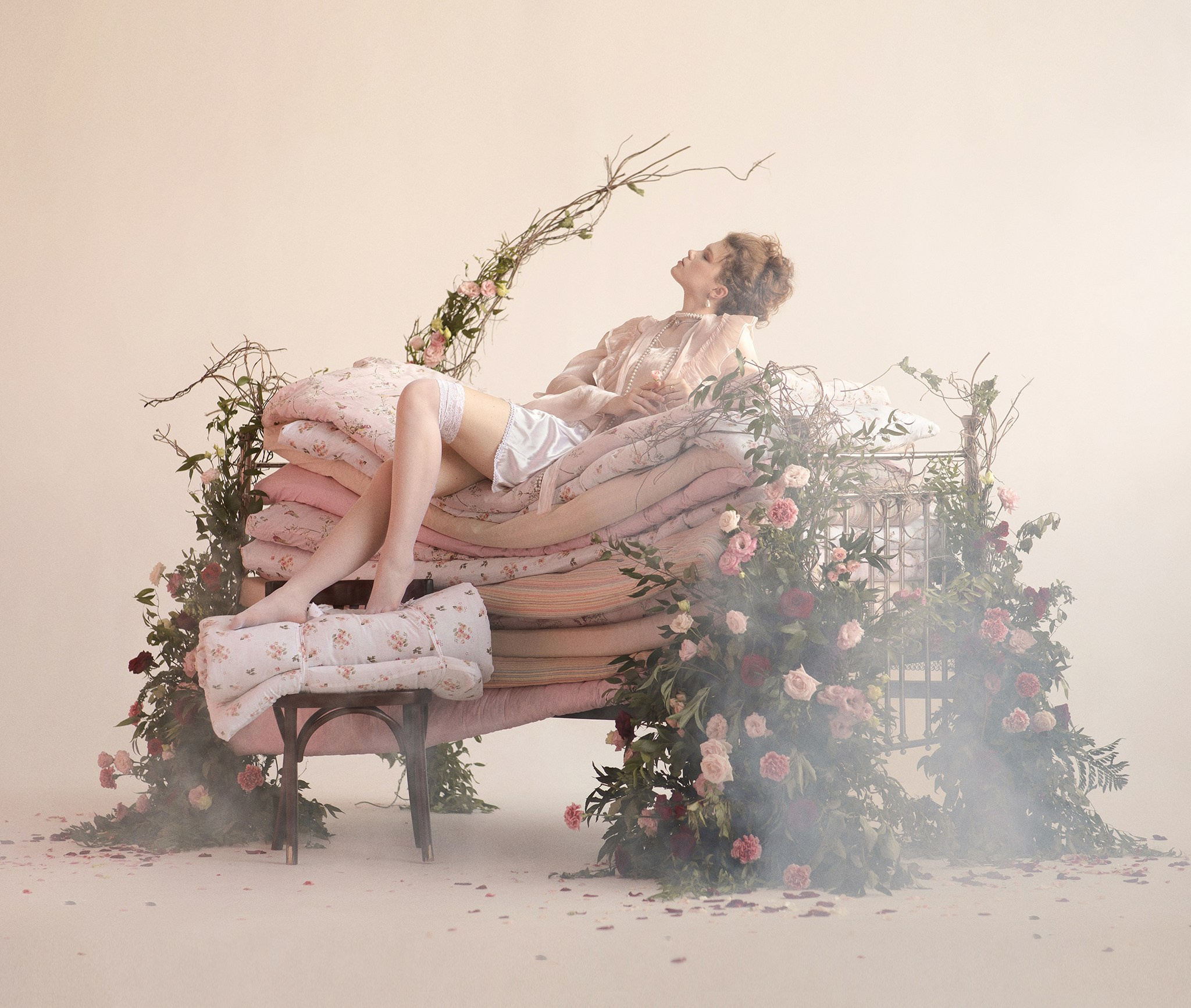 Gone by dreams. Women and maternity photographer in Brussels, Belgium