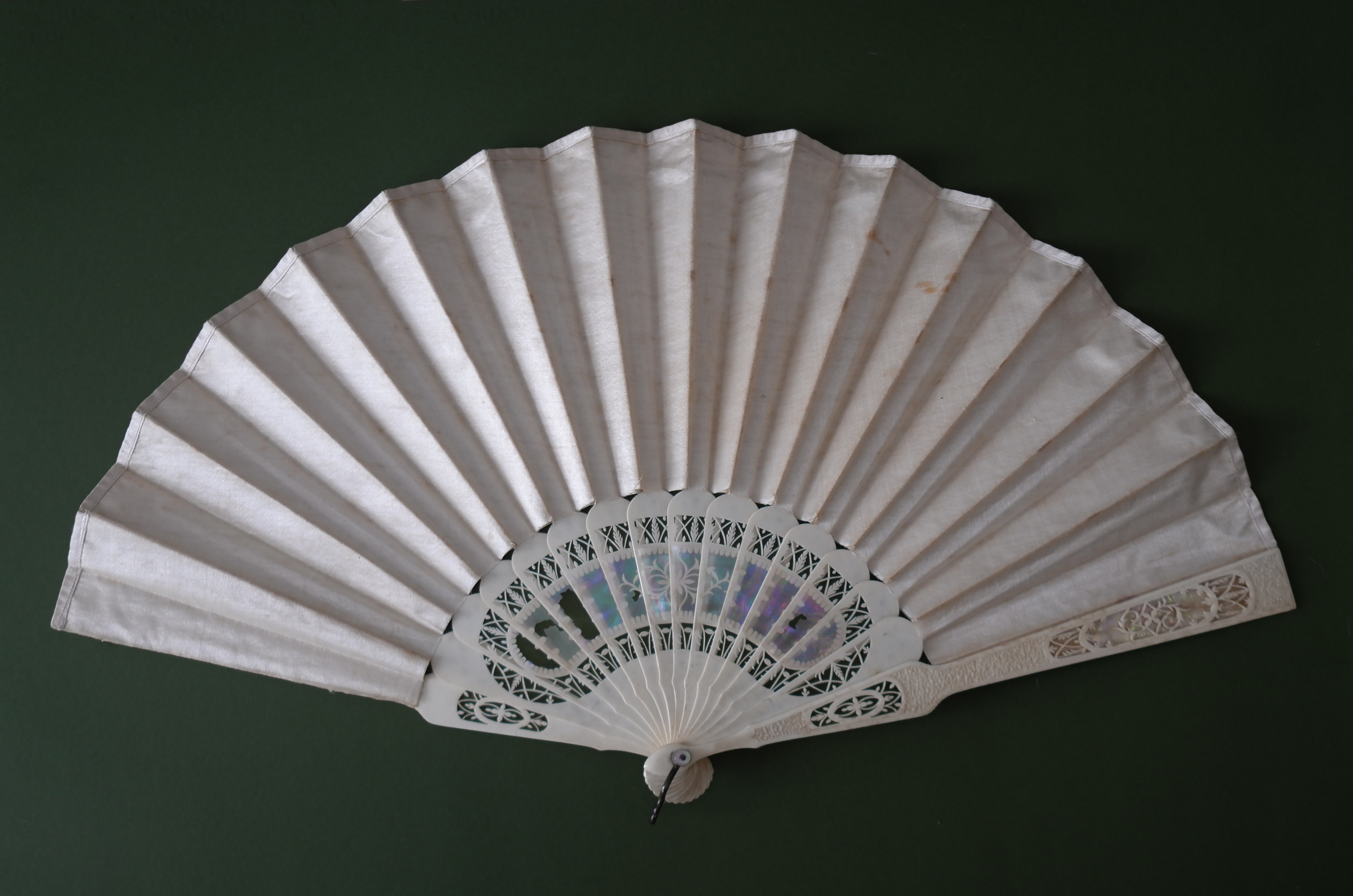 Whitepearlfan. Современнные и актикварные украшения в Барселоне, Москве и Санкт-Петербурге