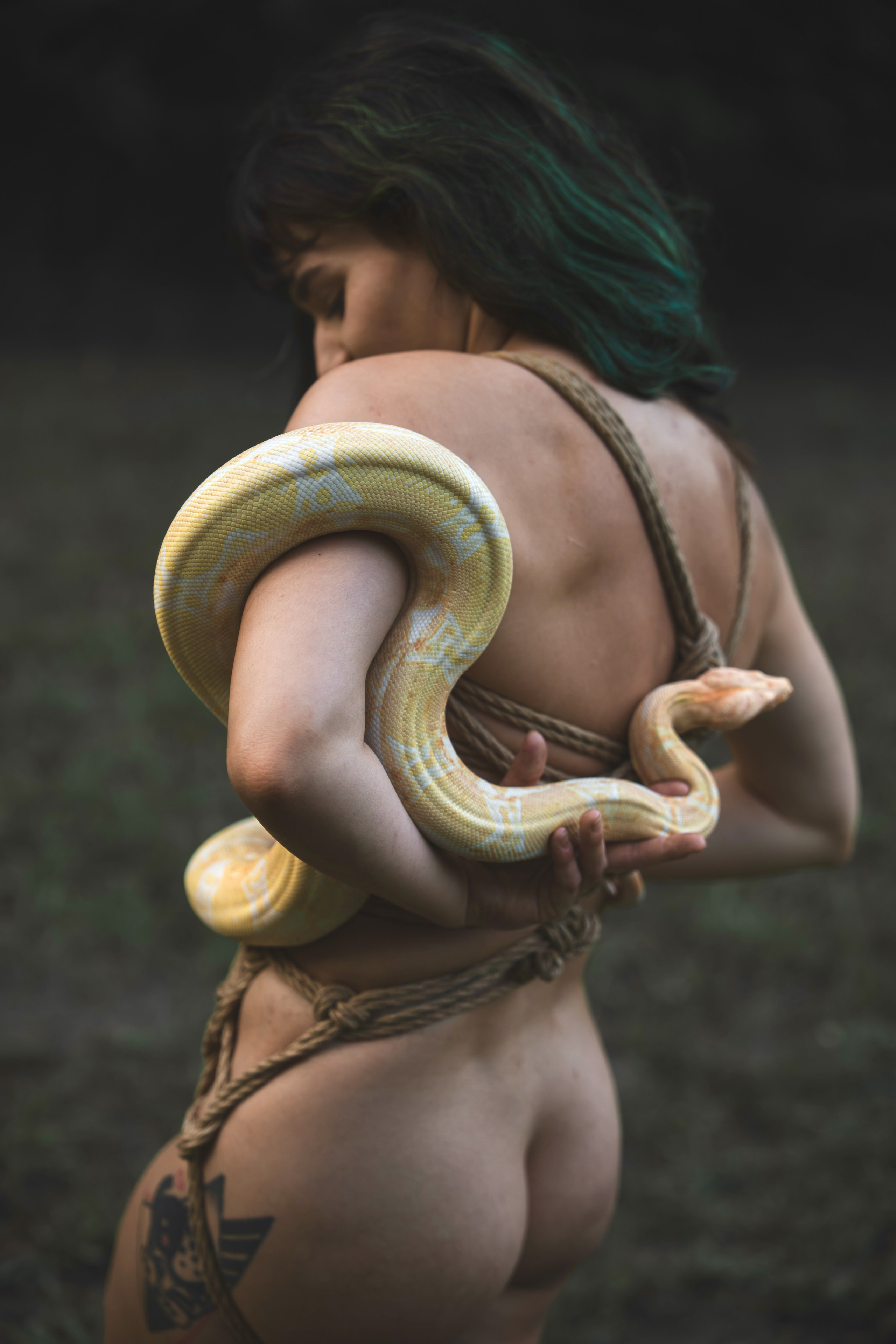 Лесная съёмка со змеями и шибари. Рома Волков 🐍 Змеи в Варшаве