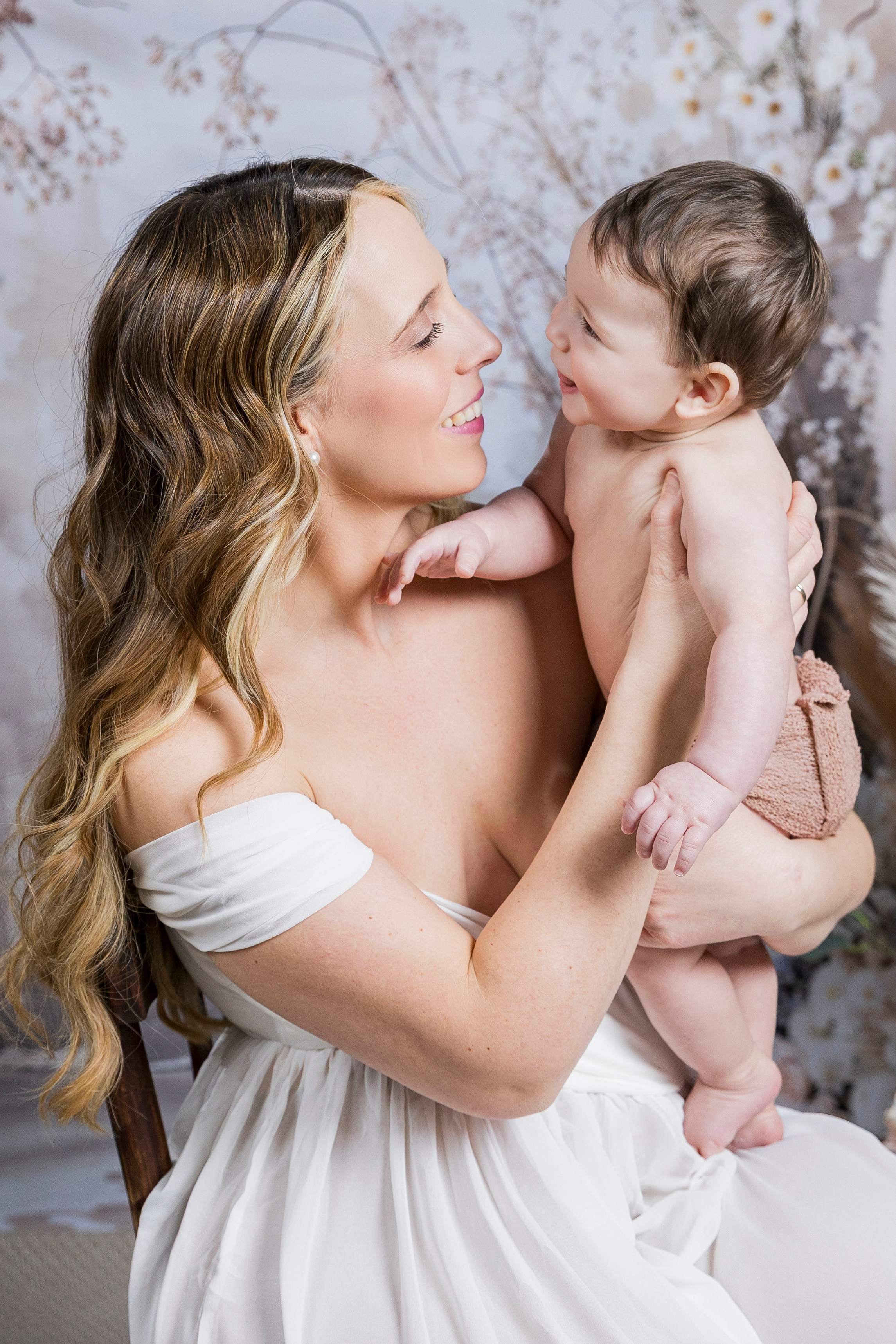 Sesiones de Fotografía de Embarazo - Newborn - Lactancia en Madrid - Rainbox. Rainbox Estudio de Fotografía