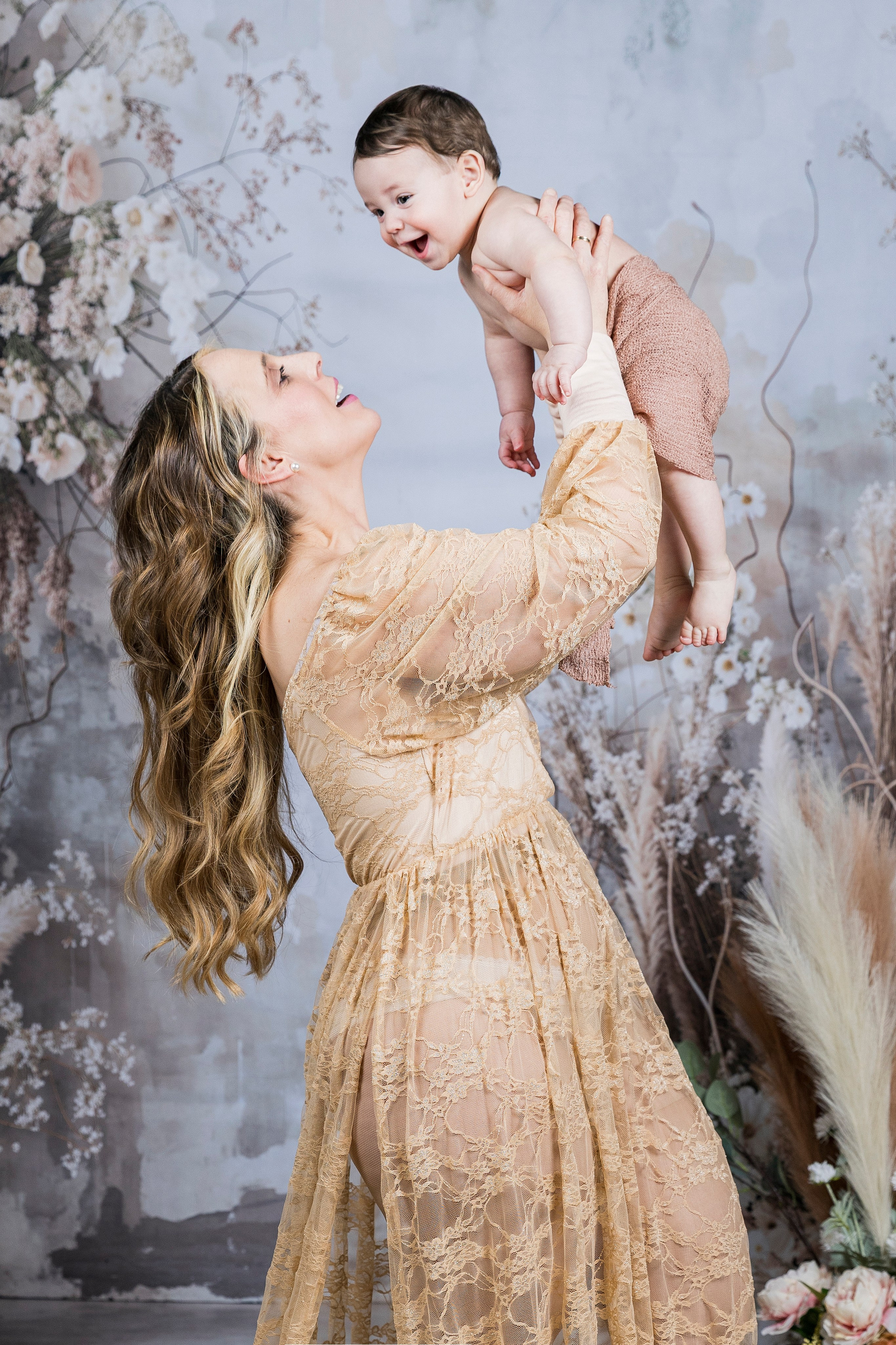 Sesiones de Fotografía de Embarazo - Newborn - Lactancia en Madrid - Rainbox. Rainbox Estudio de Fotografía