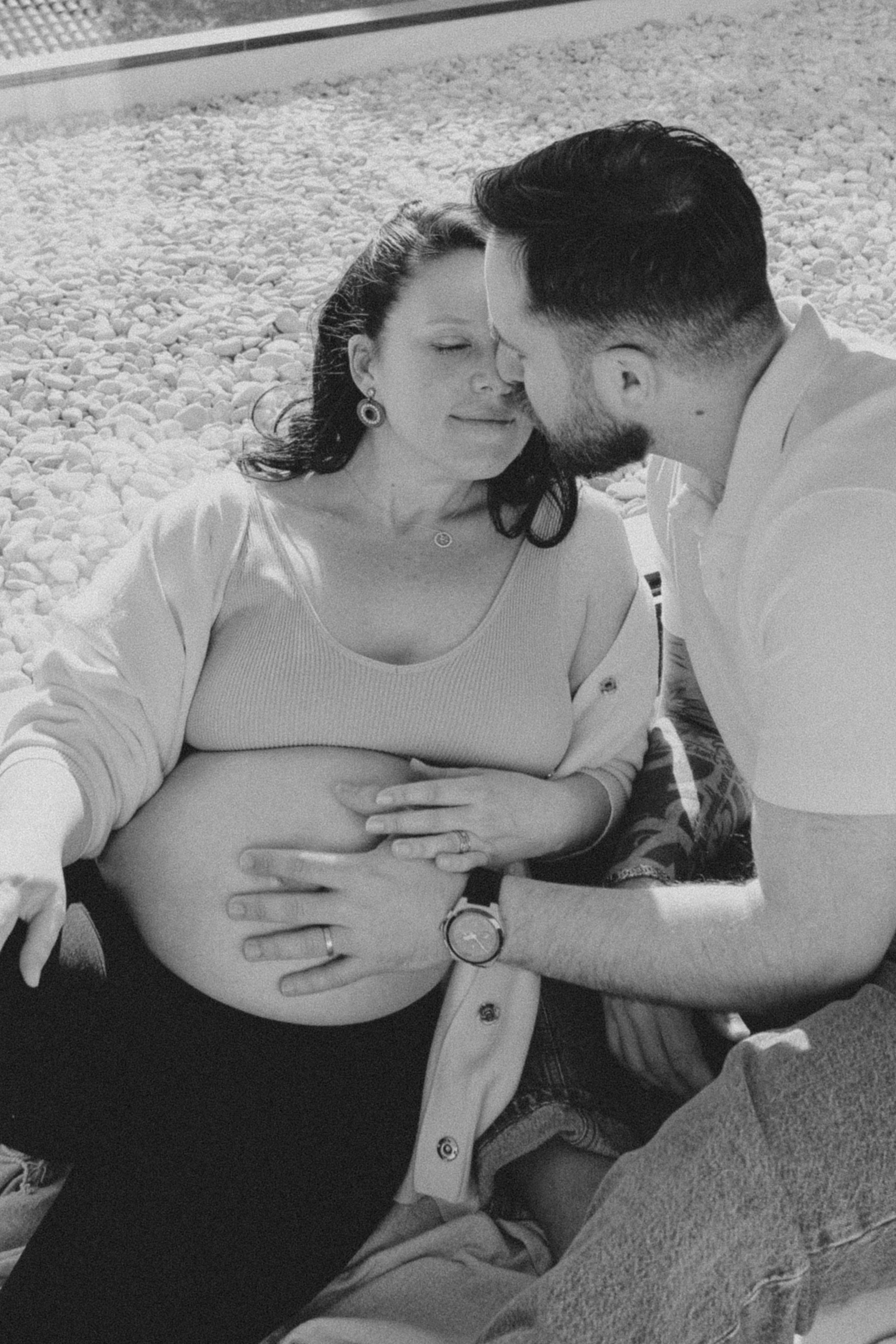 Sesión familiar embarazo. Fotografía profesional en Calafell - Elena Medvedeva