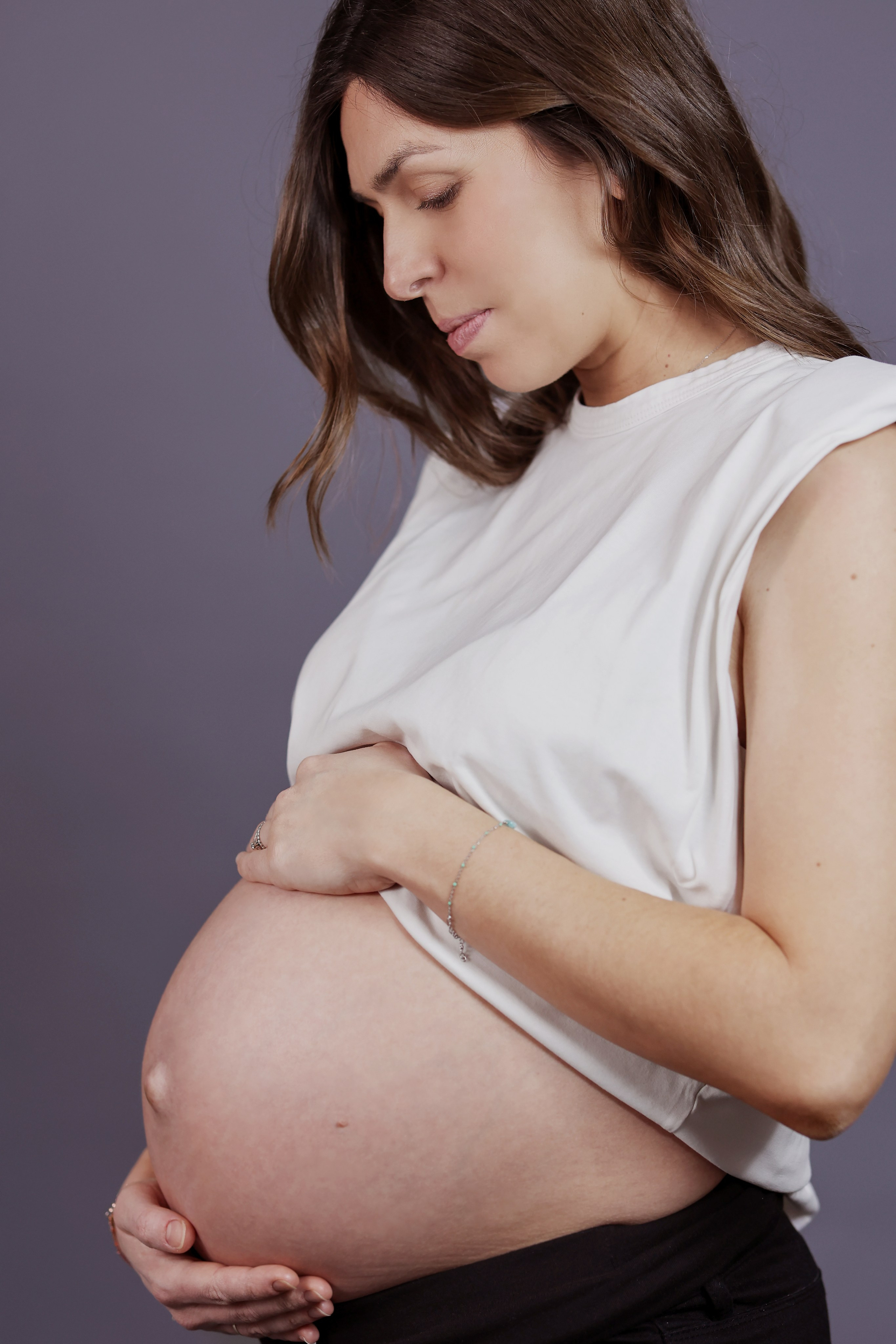 Séance photo grossesse – Moments magiques avant l’arrivée de bébé. Viktoria photo marseille