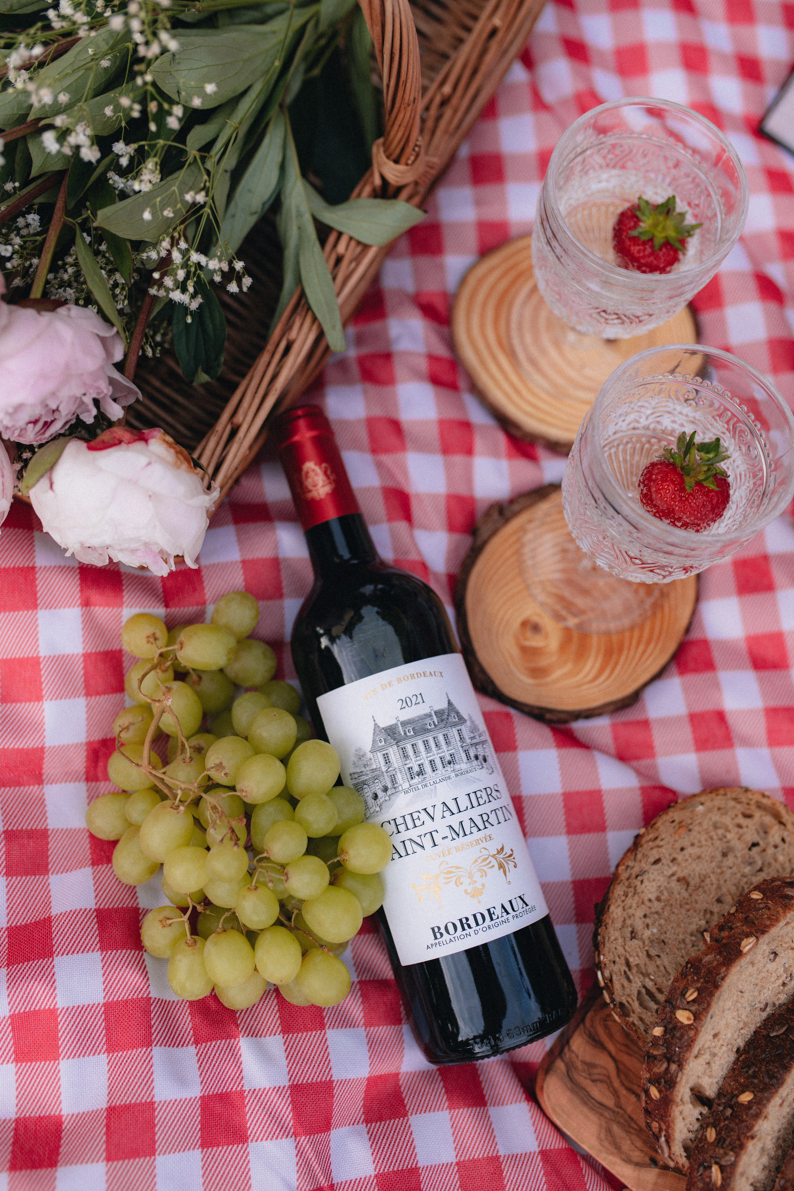 Kristina portrait & picnic session. Tania Gandrabur, photographer in West Midlands, England